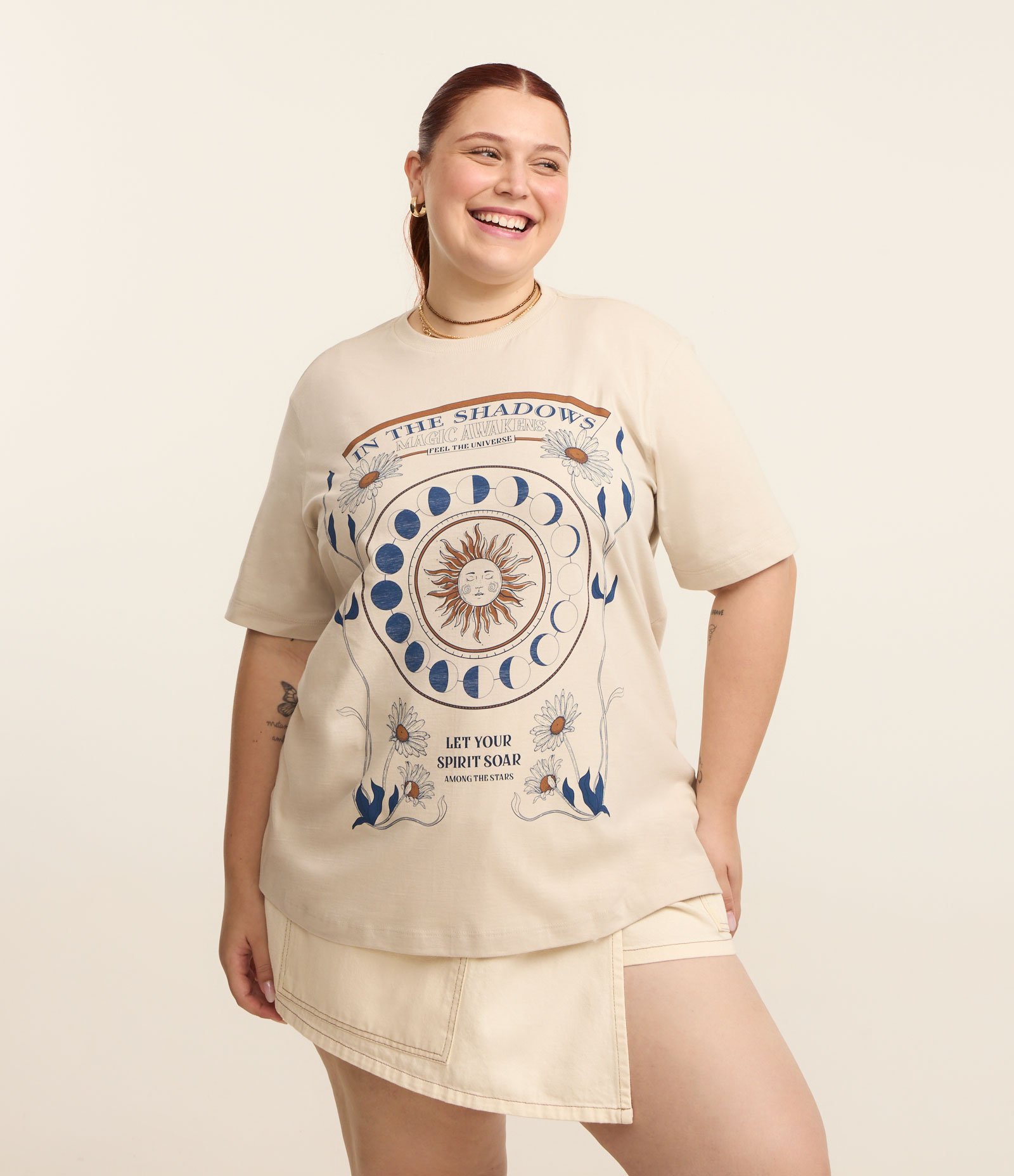 Blusa Alongada com Estampa Estações da Lua Curve & Plus Size Bege 1