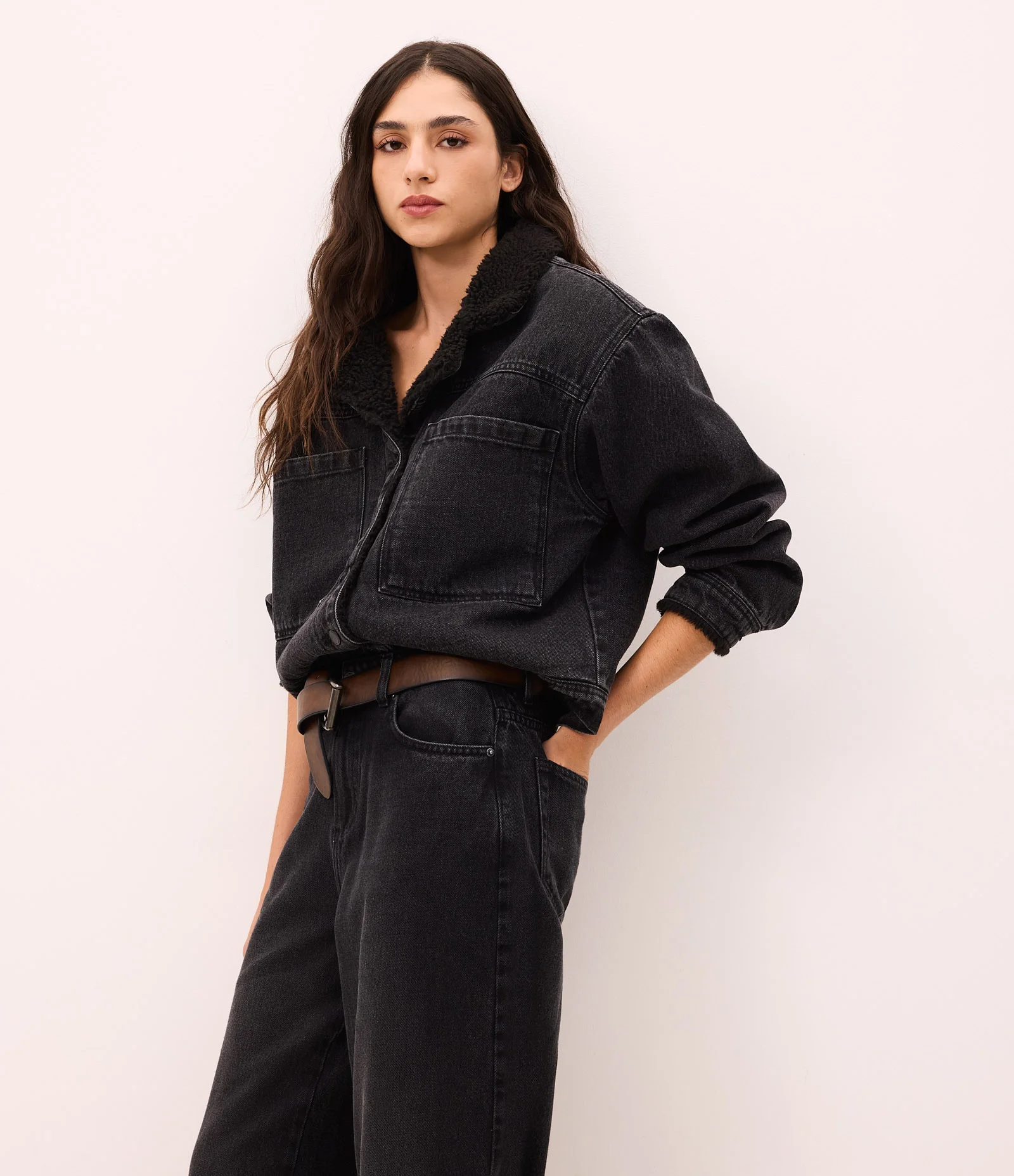 Jaqueta Jeans com Gola em Sherpa e Bolsos Frontais Preto