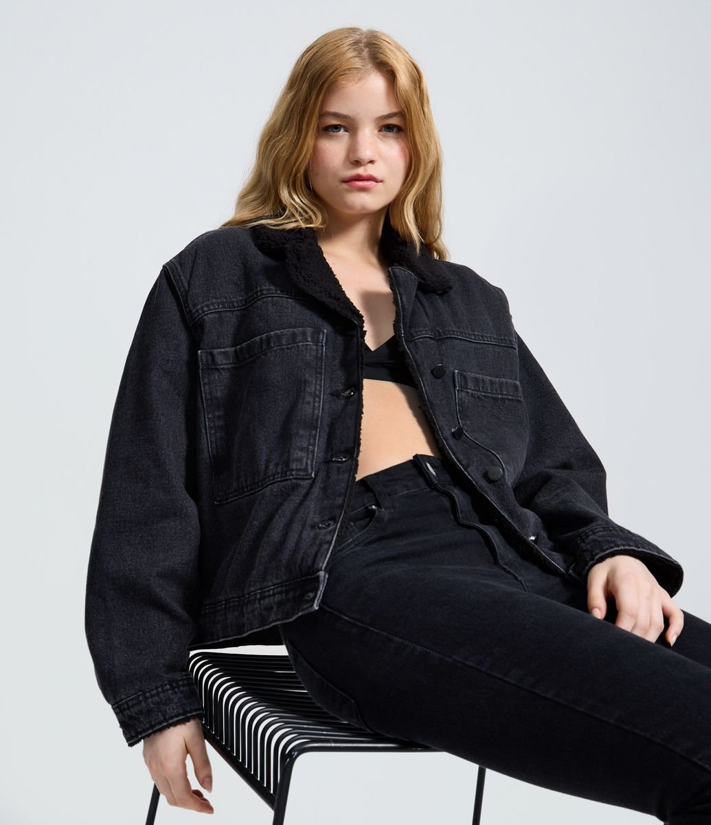 Jaqueta Jeans com Gola em Sherpa e Bolsos Frontais Preto