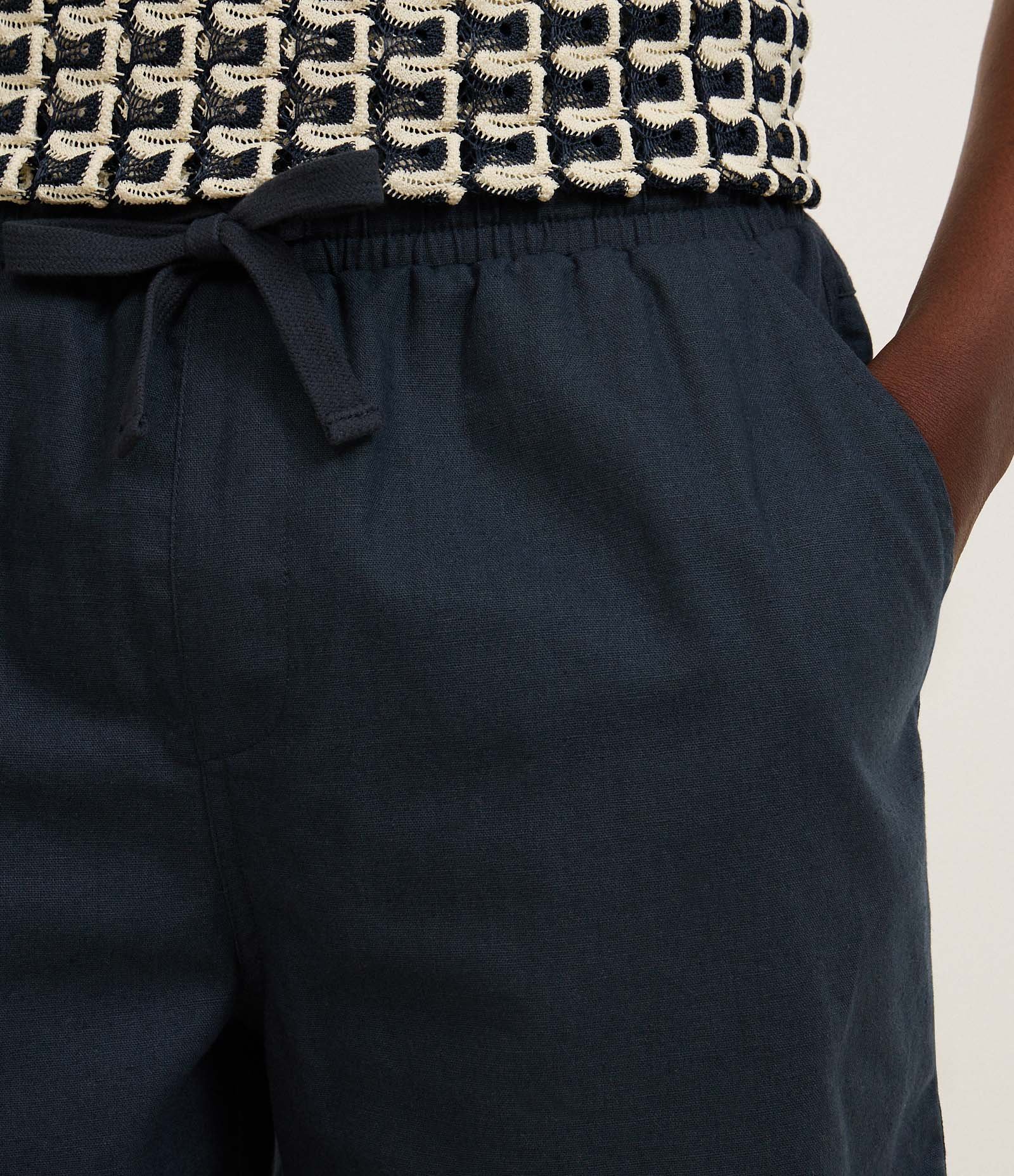 Bermuda em Algodão com Linho e Cós Elástico Azul escuro 3