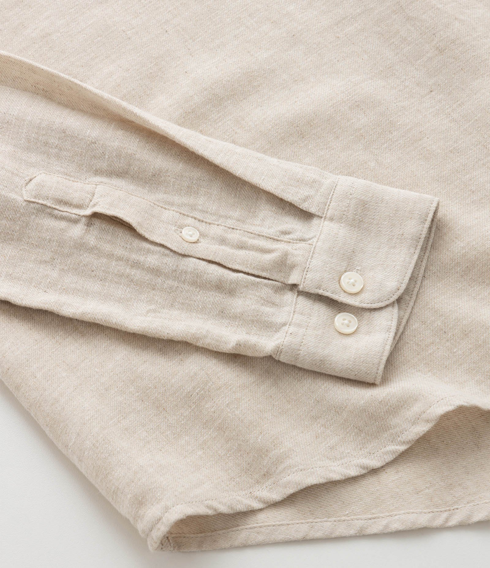 Camisa Comfort Bata em Linho com Gola Padre Bege Claro 10