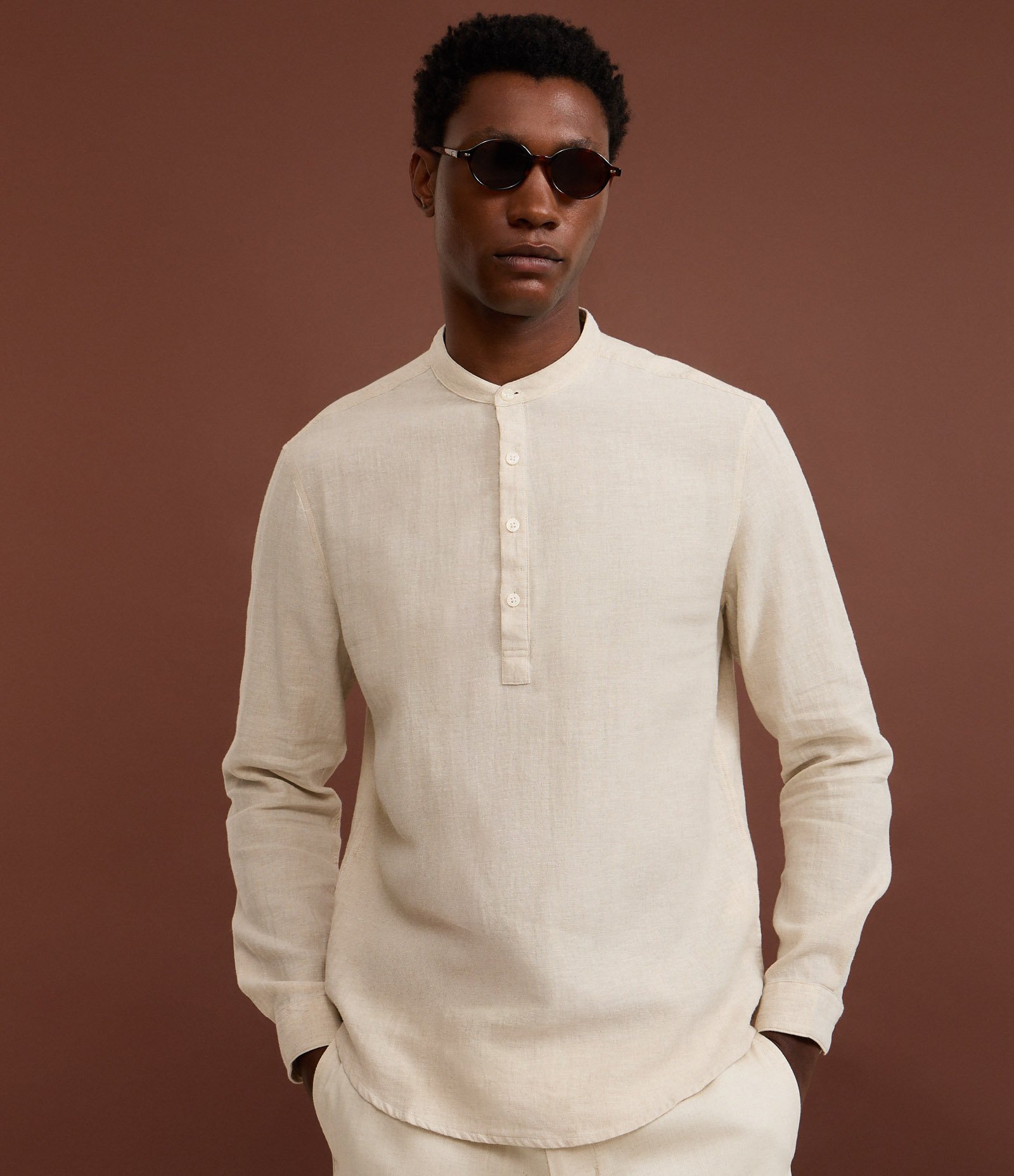 Camisa Comfort Bata em Linho com Gola Padre Bege Claro 1