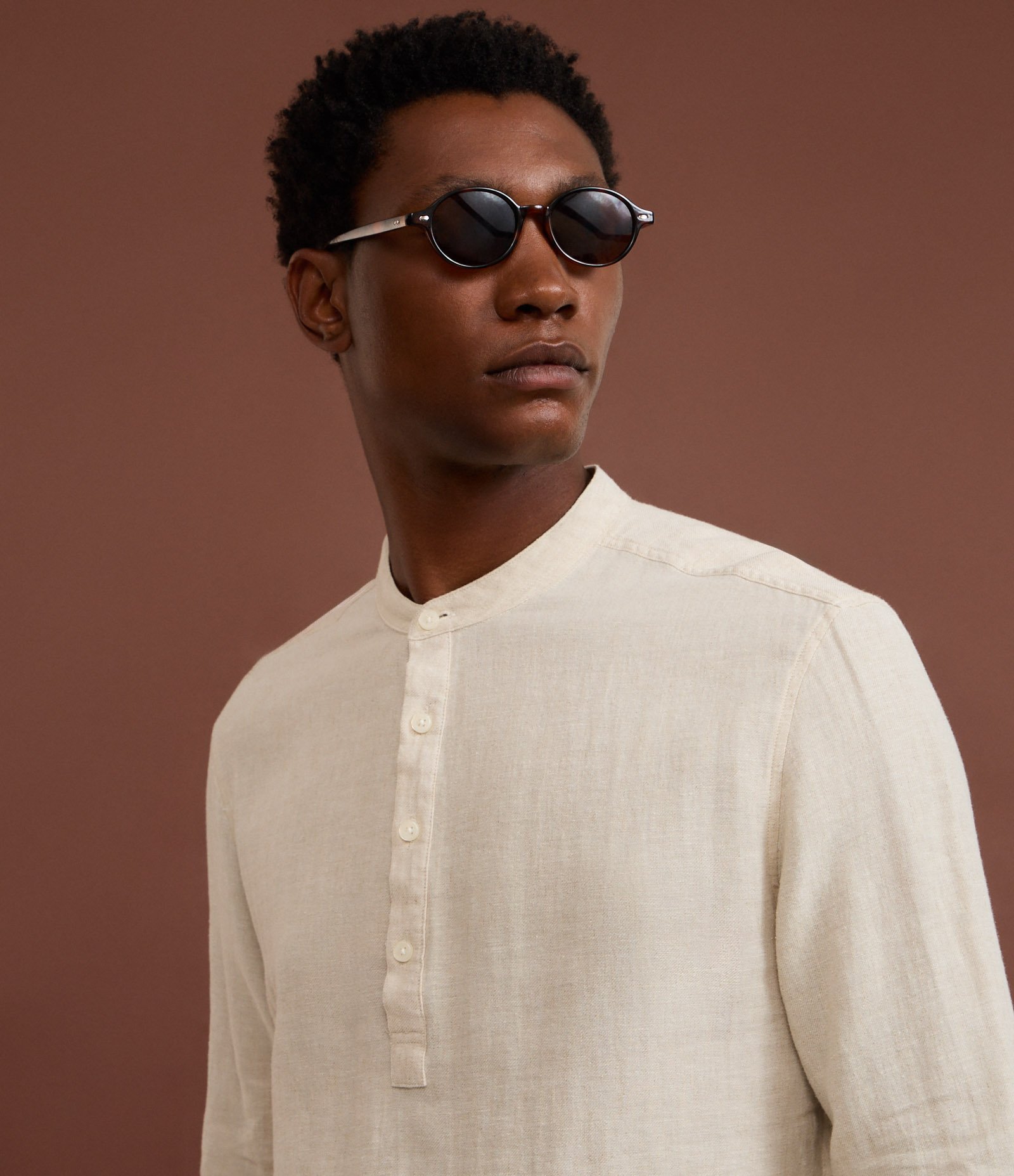 Camisa Comfort Bata em Linho com Gola Padre Bege Claro 3