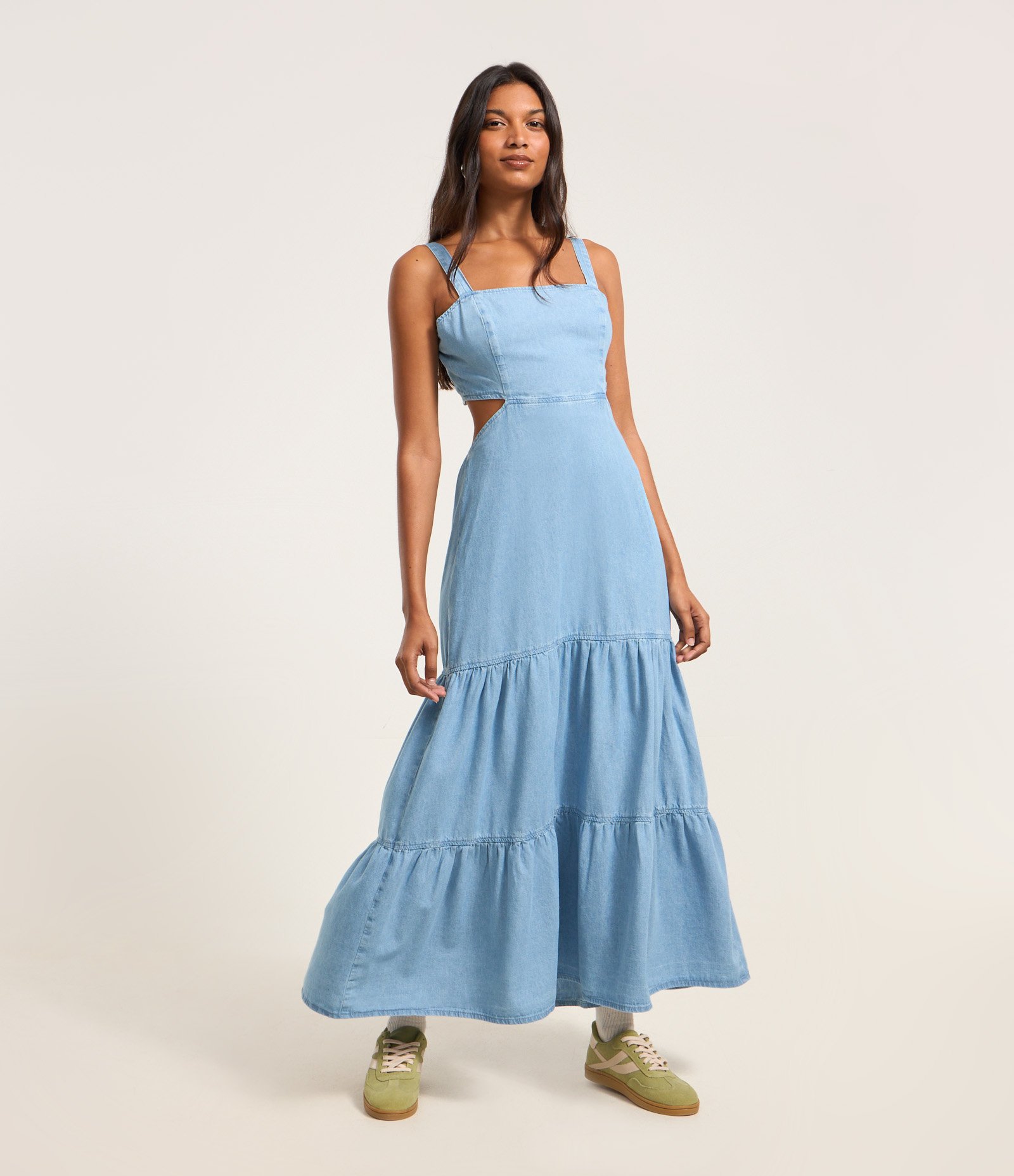 Vestido Longo em Jeans com Lastex nas Costas e Babado Azul 2