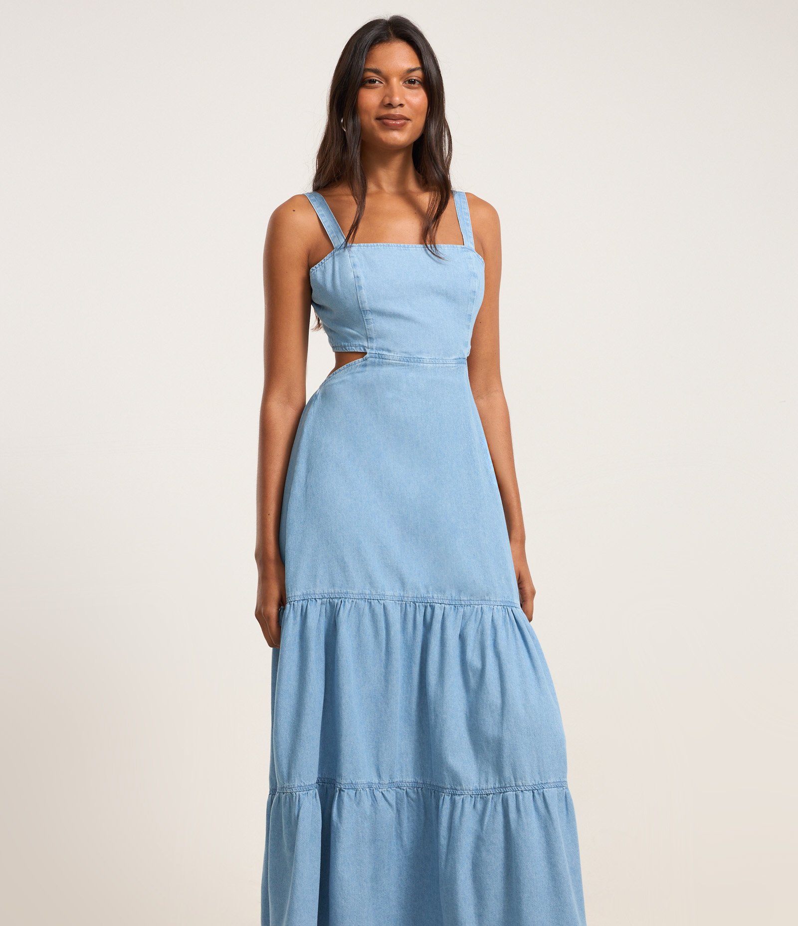 Vestido Longo em Jeans com Lastex nas Costas e Babado Azul 3