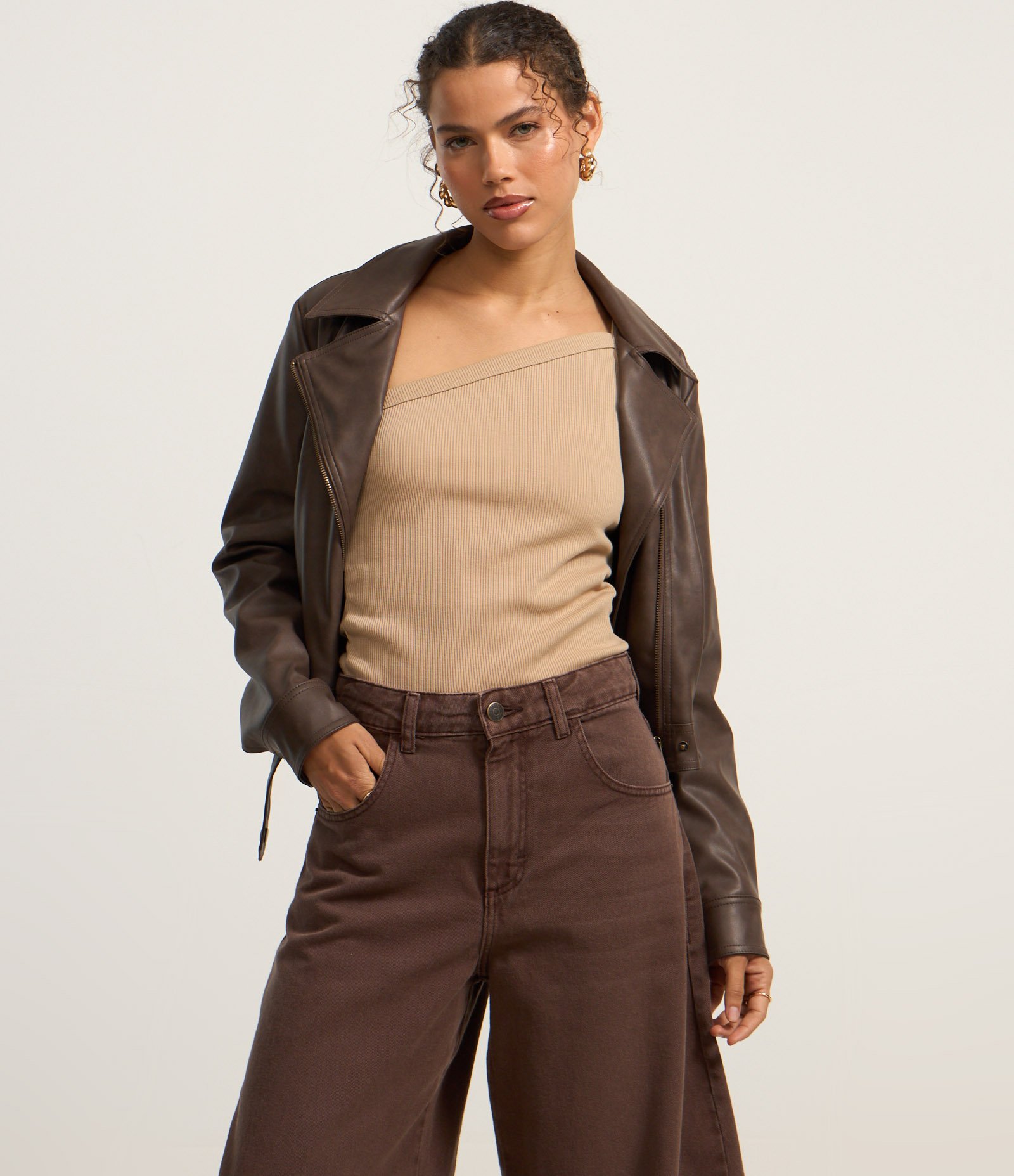 Calça Barrel Cintura Alta em Sarja com Bolsos 2