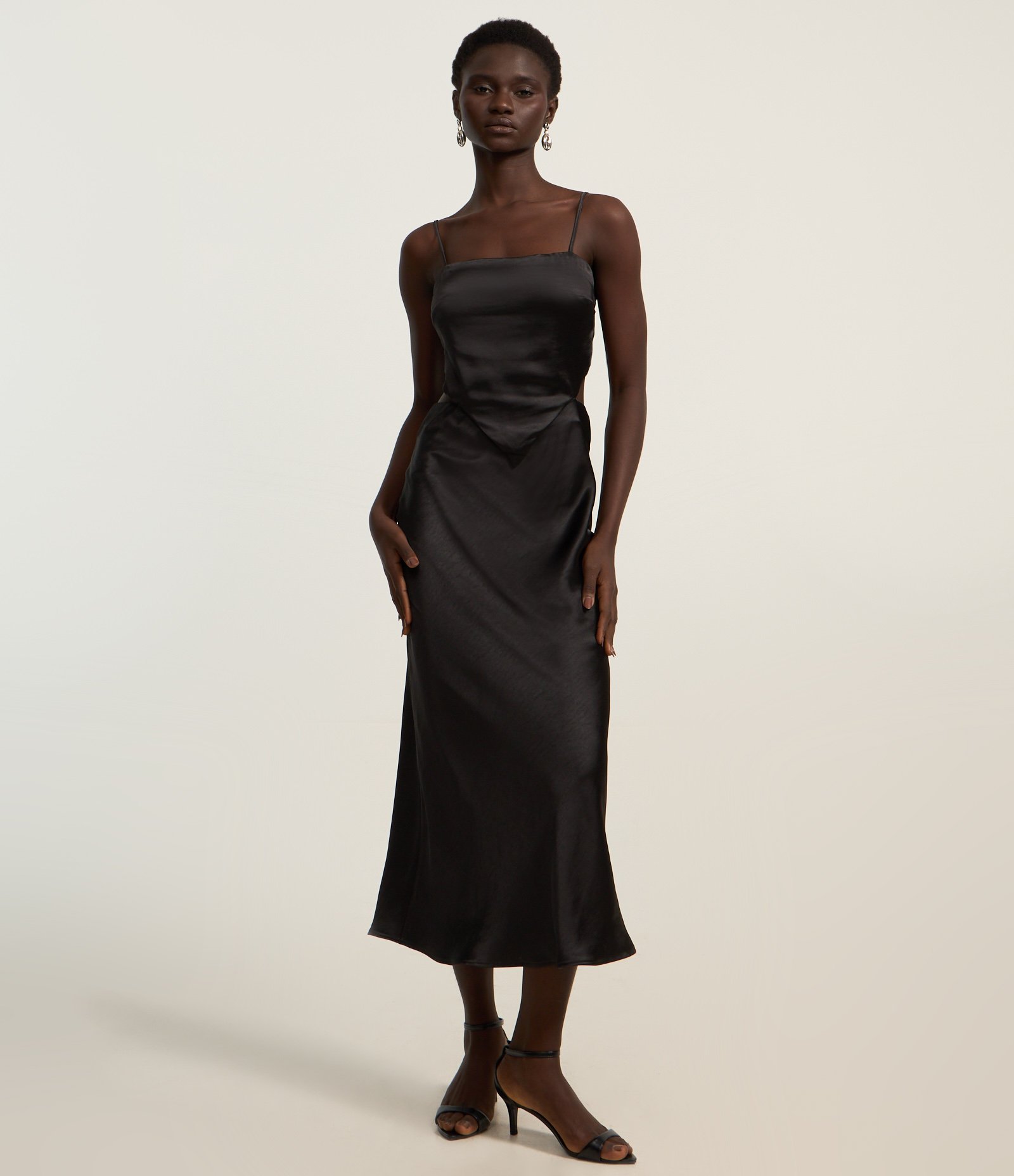 Vestido Longo em Cetim com Amarração nas Costas Preto 2