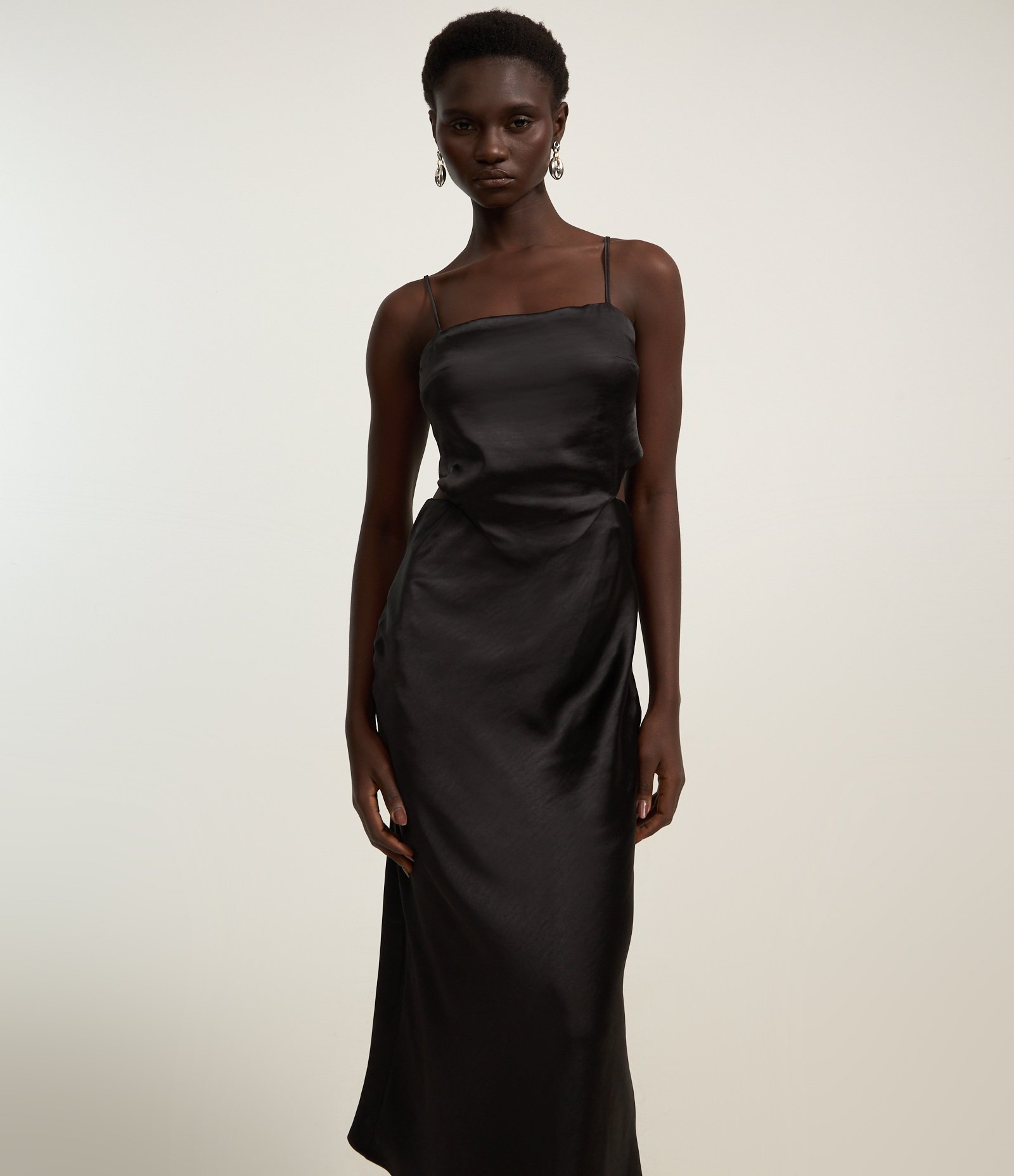 Vestido Longo em Cetim com Amarração nas Costas Preto 3