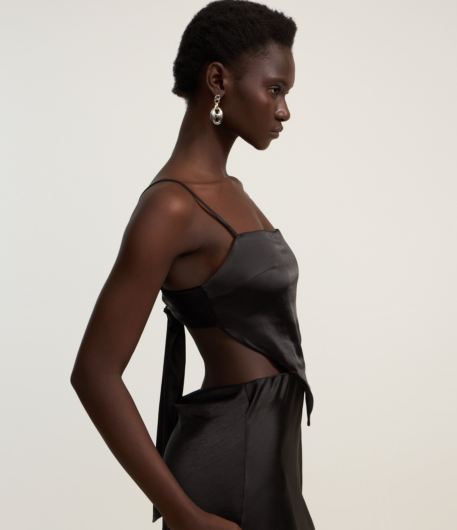 Vestido Longo em Cetim com Amarração nas Costas Preto 4