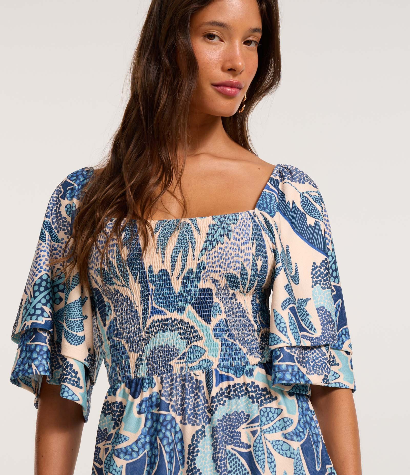 Vestido Curto Texturizado com Estampa Tropical e Manga Soltinha Azul 3