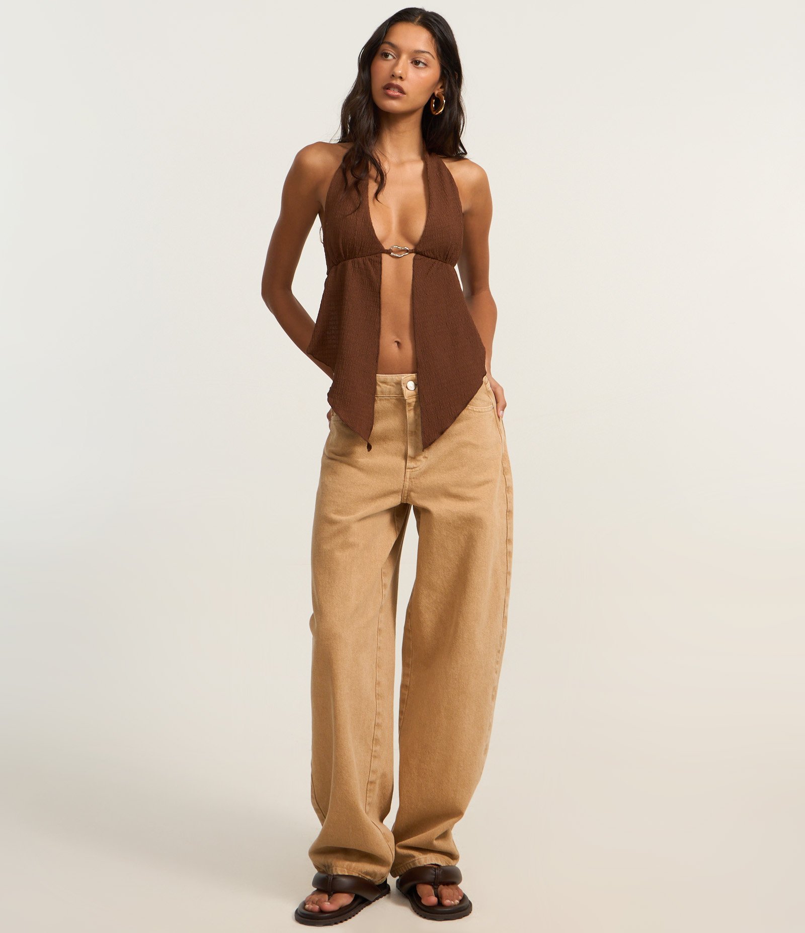 Blusa Texturizada Frente Única com Aviamento Frontal Marrom 2