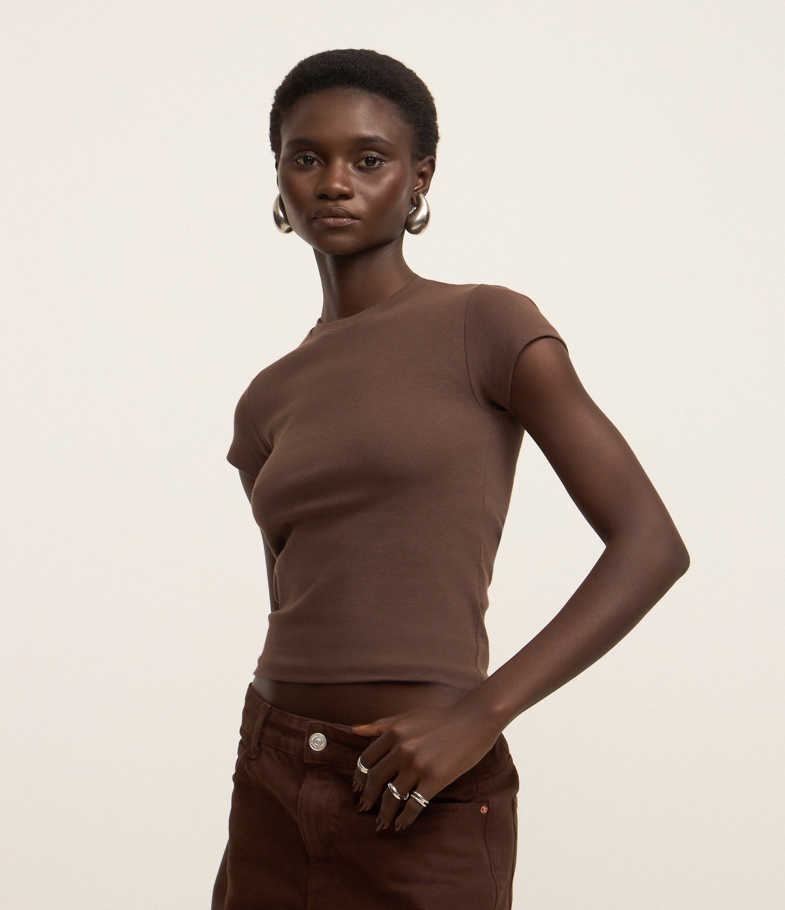 Blusa Básica Justinha e Alongada em Ribana Marrom Escuro 1