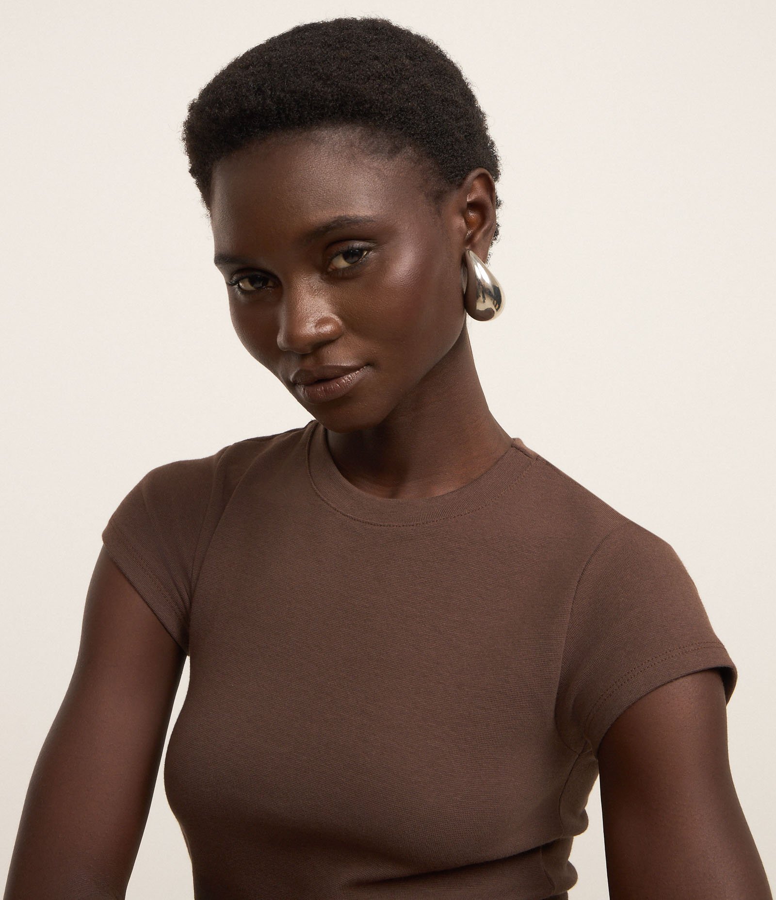 Blusa Básica Justinha e Alongada em Ribana Marrom Escuro 3