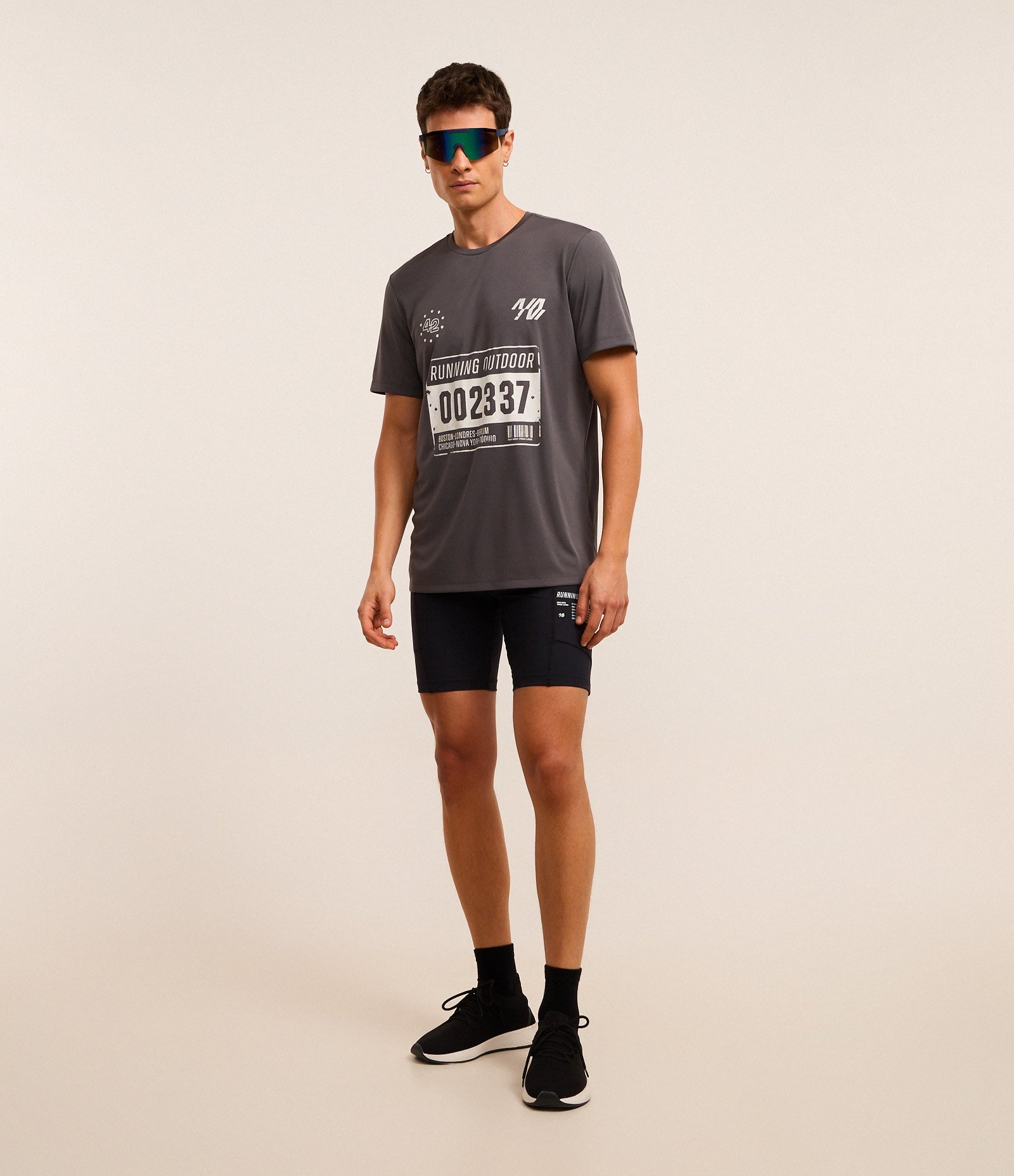 Camiseta Esportiva Regular com Tecnologia Dry e Estampa Corrida Cinza 4