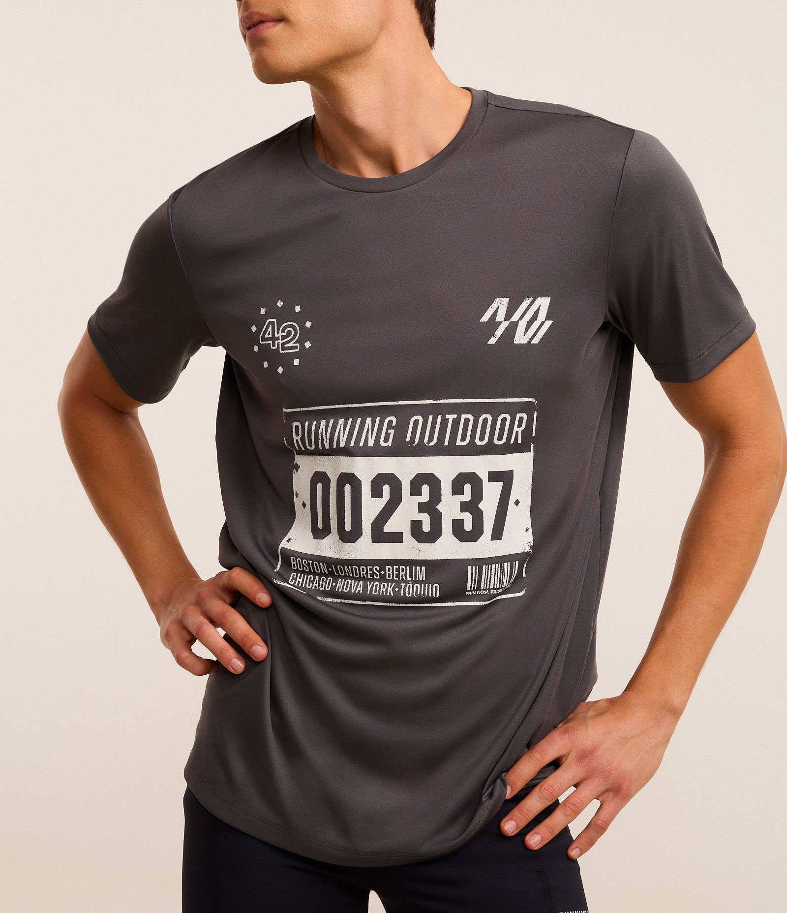 Camiseta Esportiva Regular com Tecnologia Dry e Estampa Corrida Cinza 6