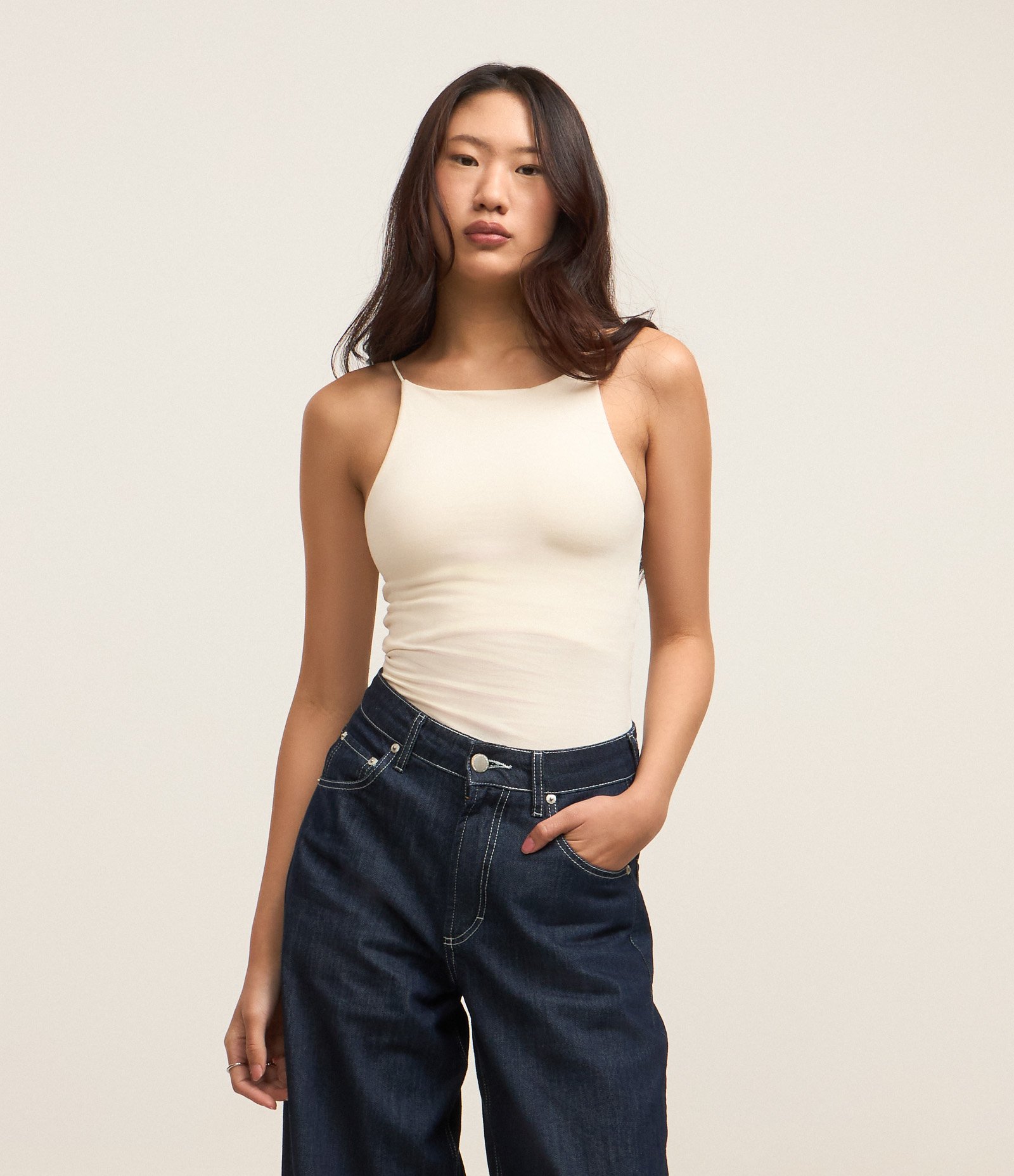 Blusa sem Manga com Decote Halter e Alça Elástico Bege 1