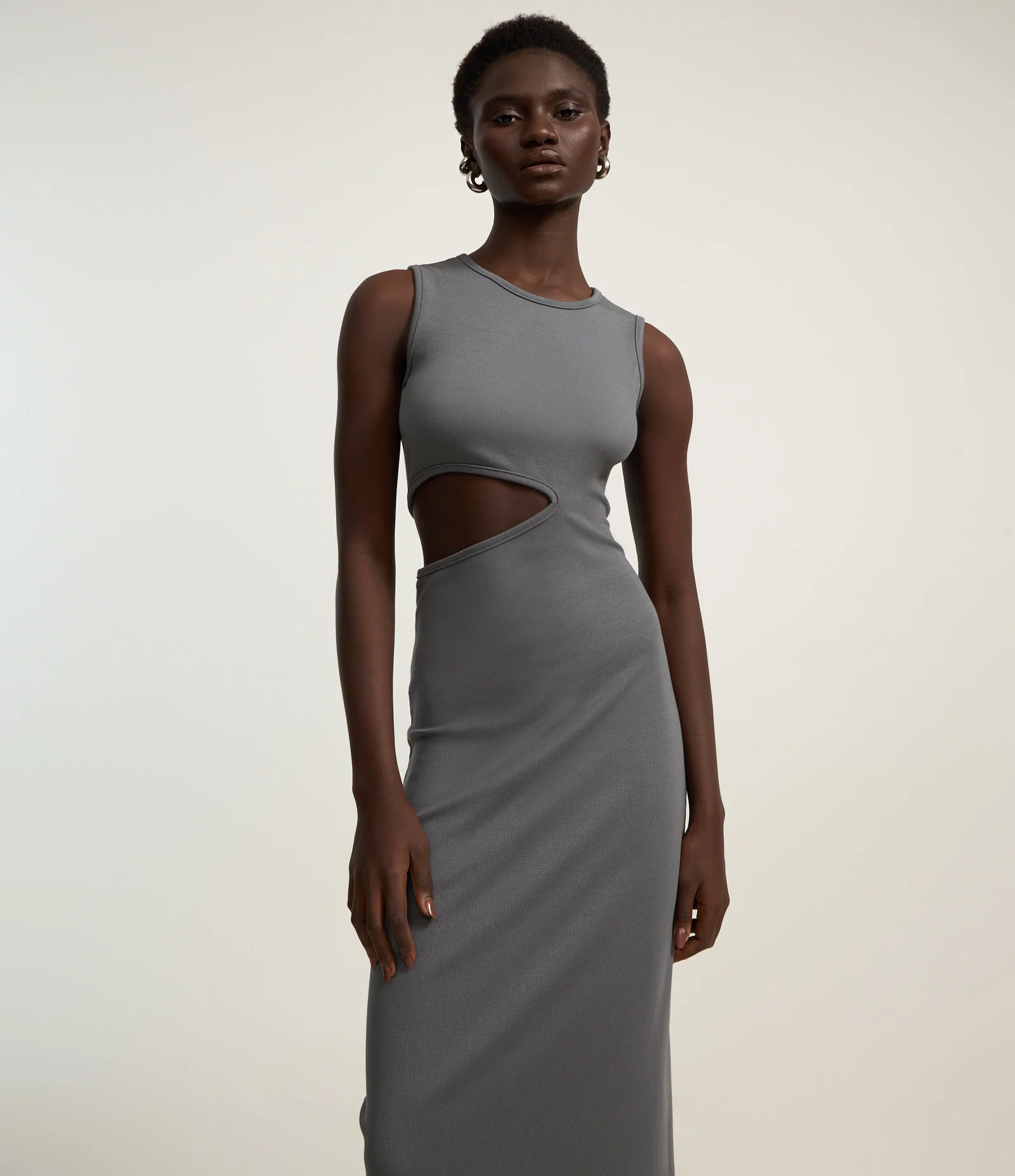 Vestido New Midi em Ribana com Vazado Lateral Cinza 2