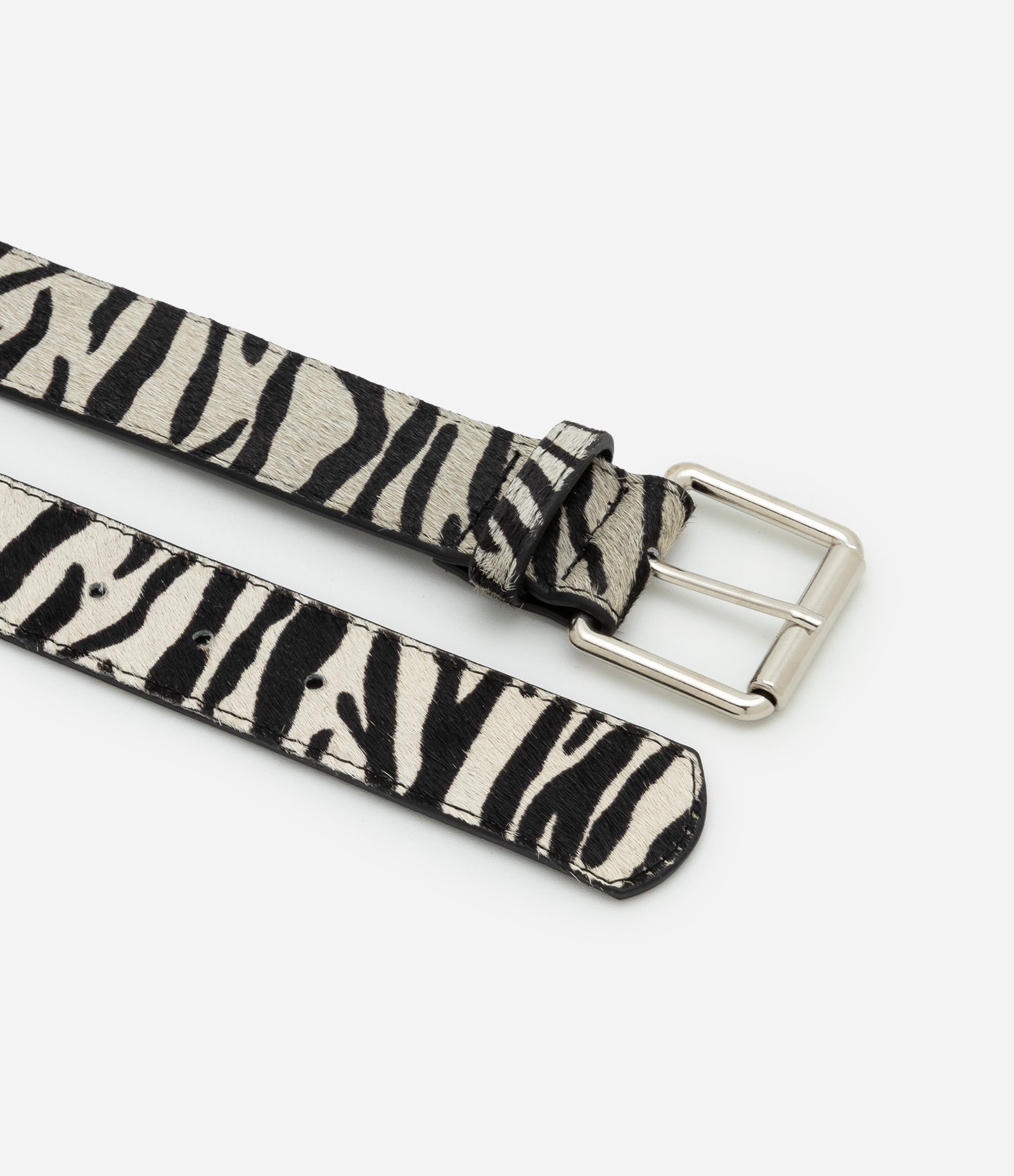 Cinto Médio Couro com Estampa Texturizada de Zebra e Fivela Quadrada Preto/Branco 2