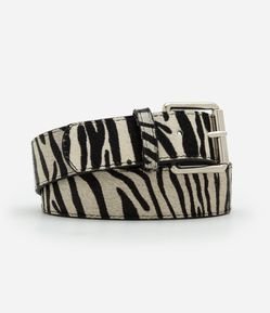Cinto Médio Couro com Estampa Texturizada de Zebra e Fivela Quadrada