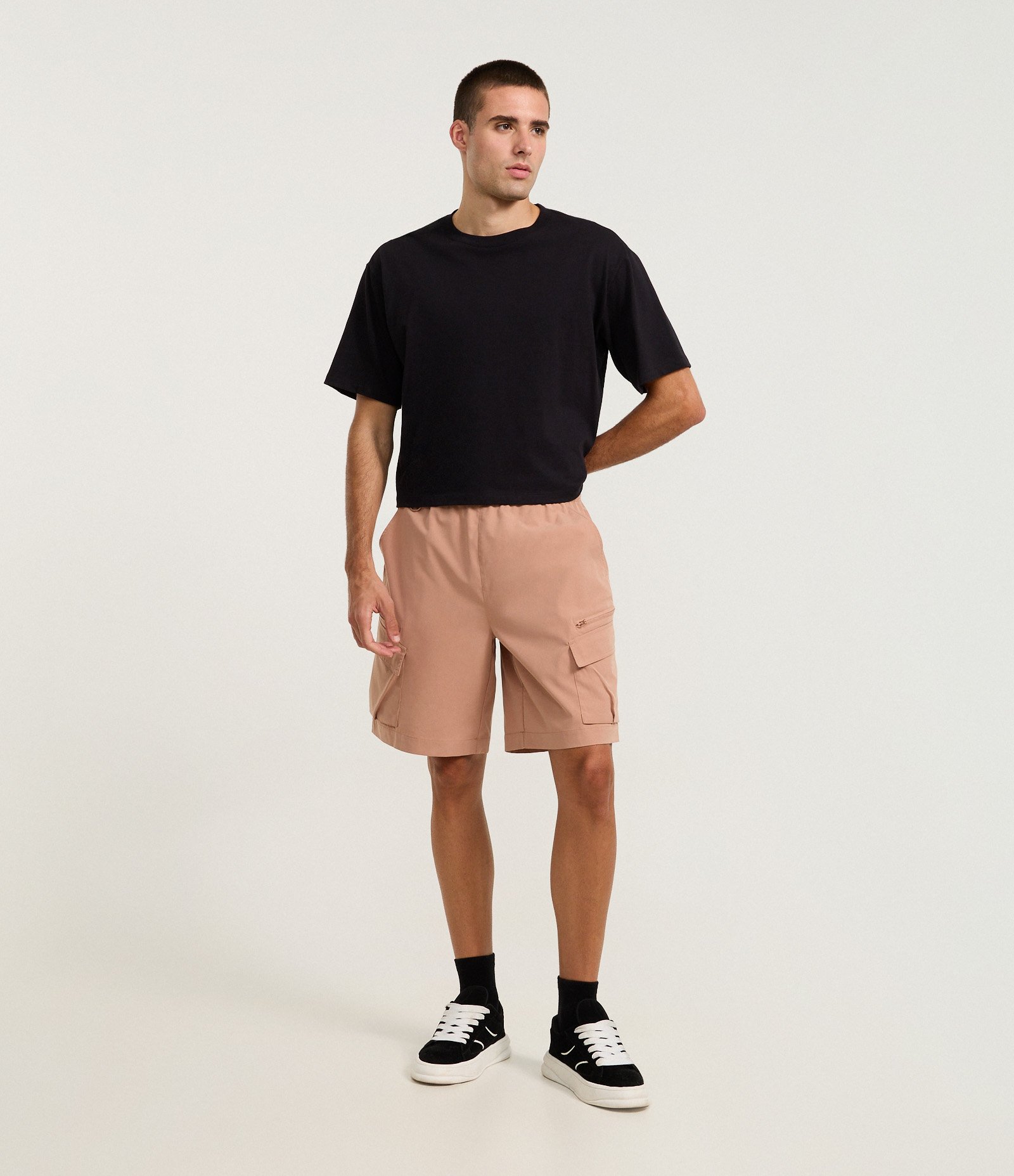 Bermuda Baggy com Bolso Cargo com Zíper Marrom 1