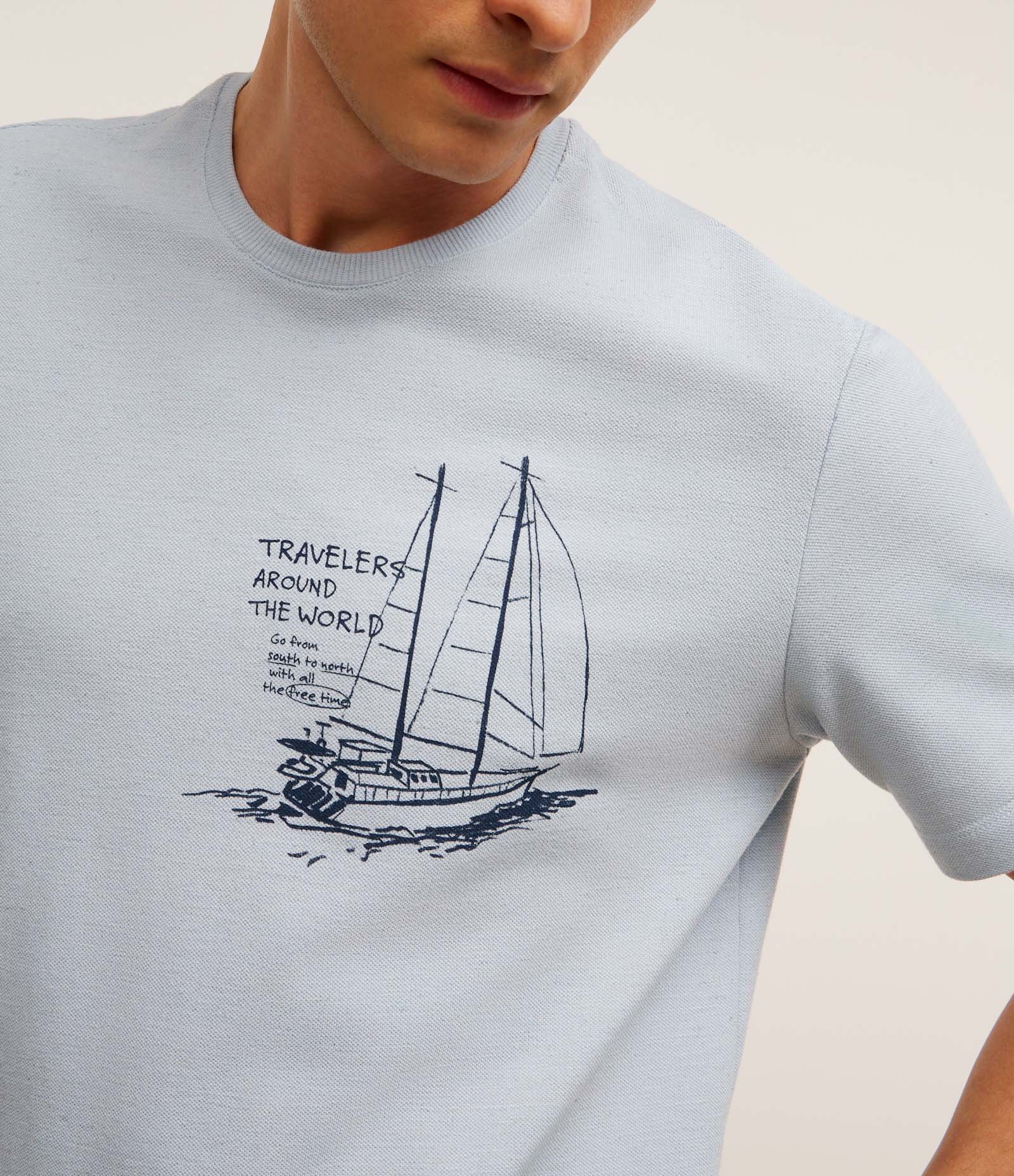Camiseta Comfort em Algodão com Estampa de Barco e Lettering Azul 3