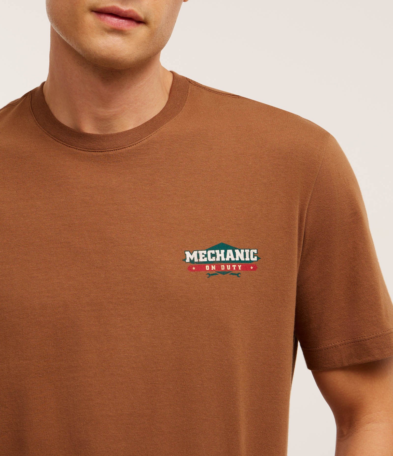 Camiseta em Algodão com Estampa Lettering Marrom 4