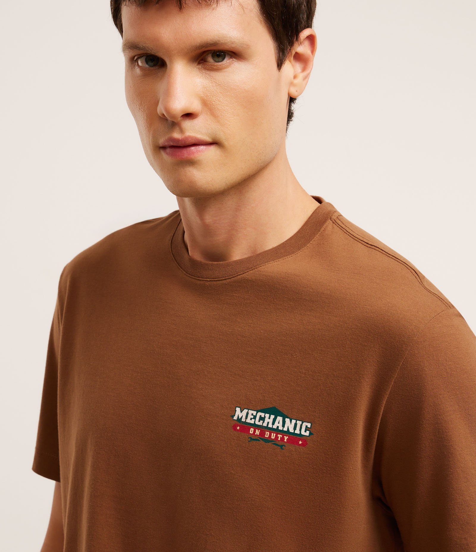 Camiseta em Algodão com Estampa Lettering Marrom 5