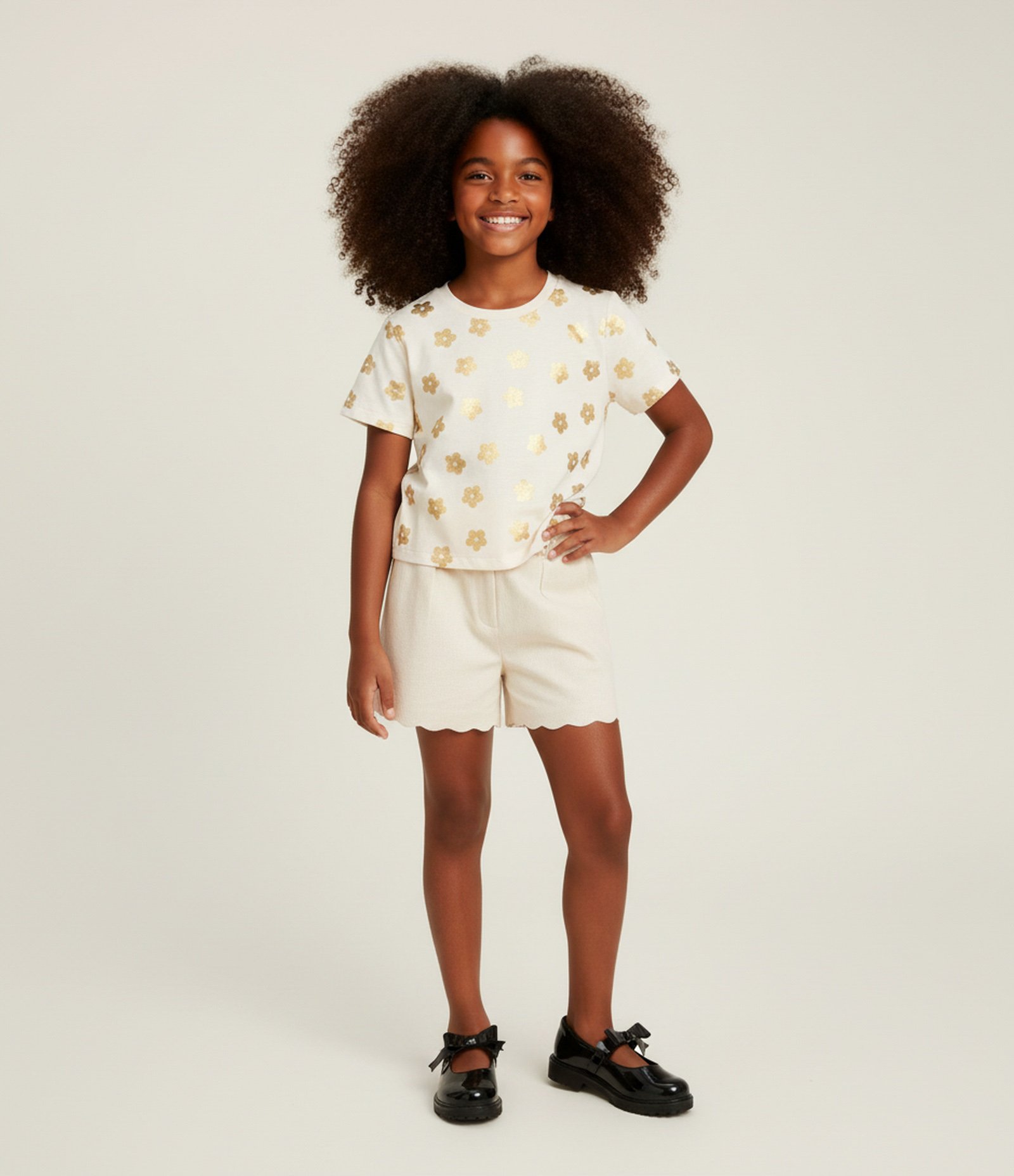 Camiseta Curta Infantil com Estampa de Flores - Tam 5 a 14 Anos Bege 1