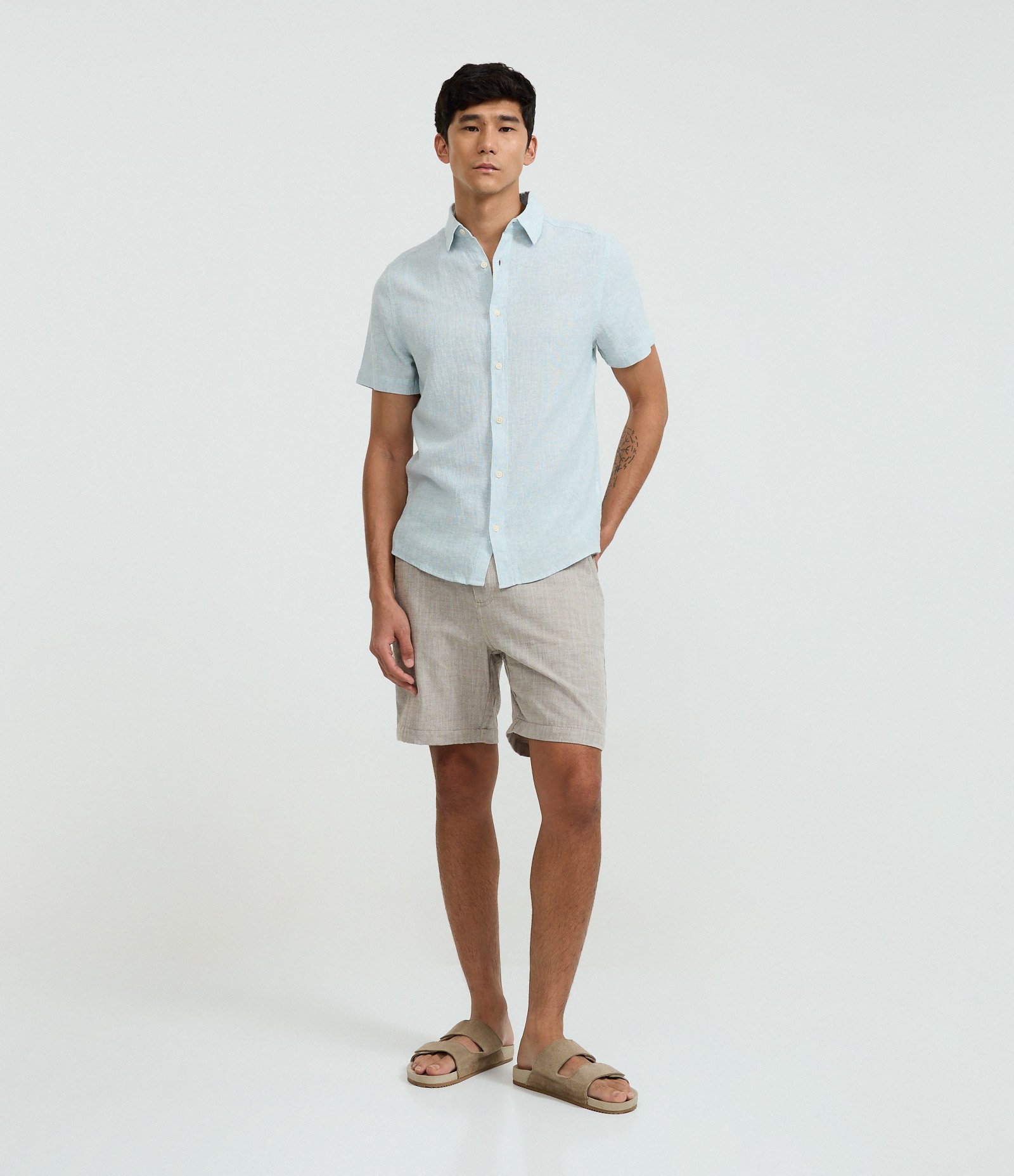 Camisa Regular em Linho com Abotoamento Azul 2