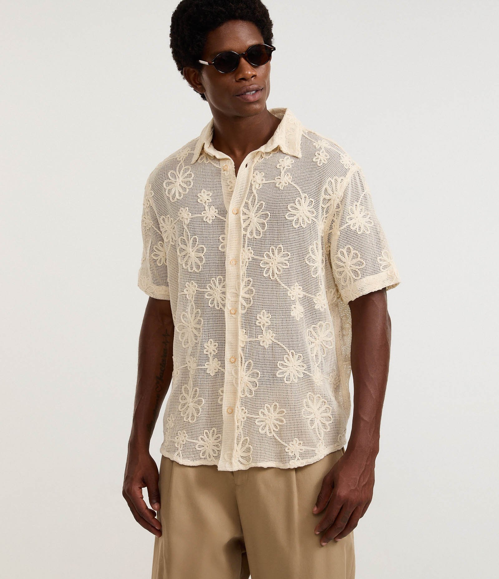 Camisa em Algodão com Tela Bordado em Floral Bege 1