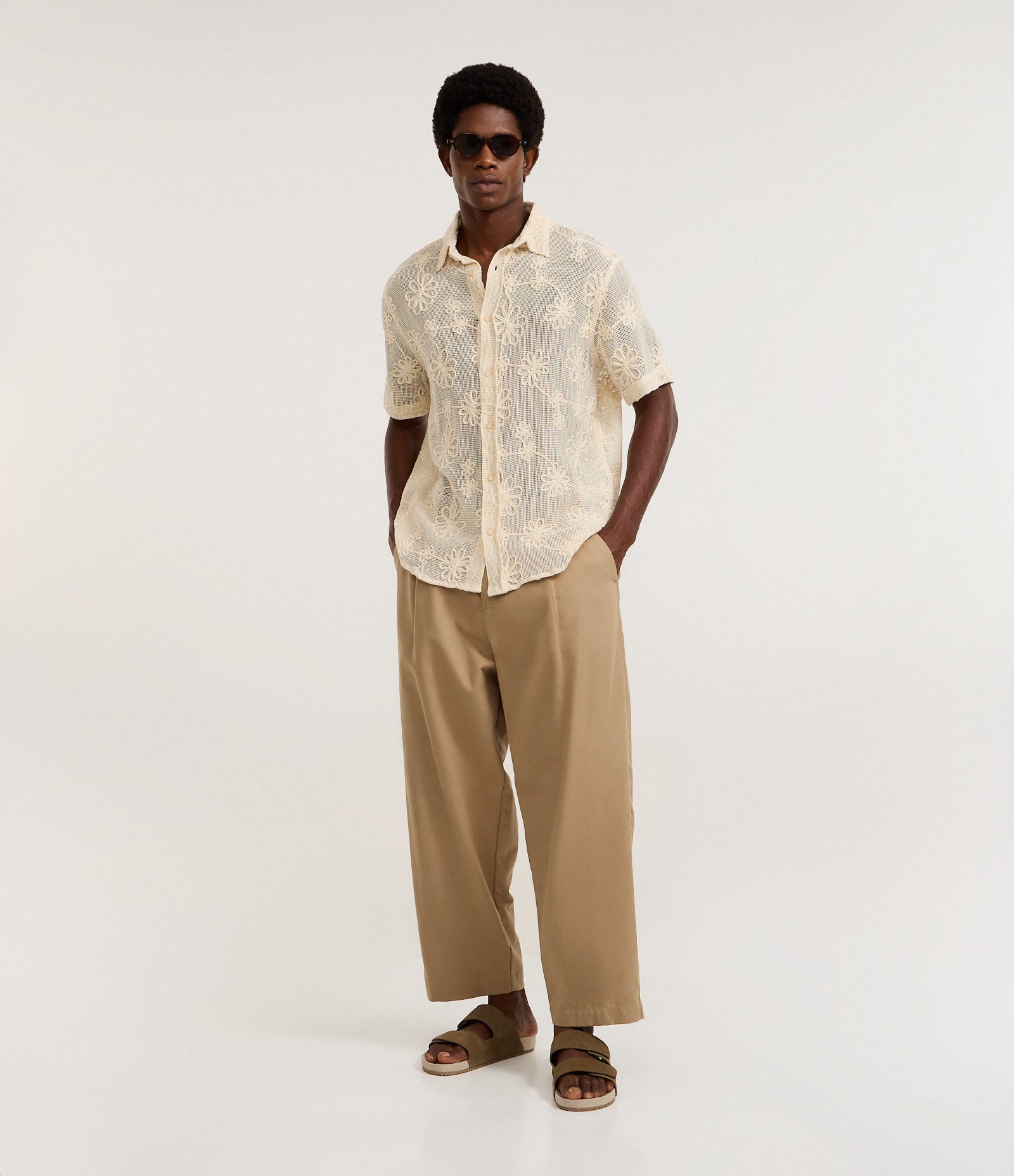 Camisa em Algodão com Tela Bordado em Floral Bege 2