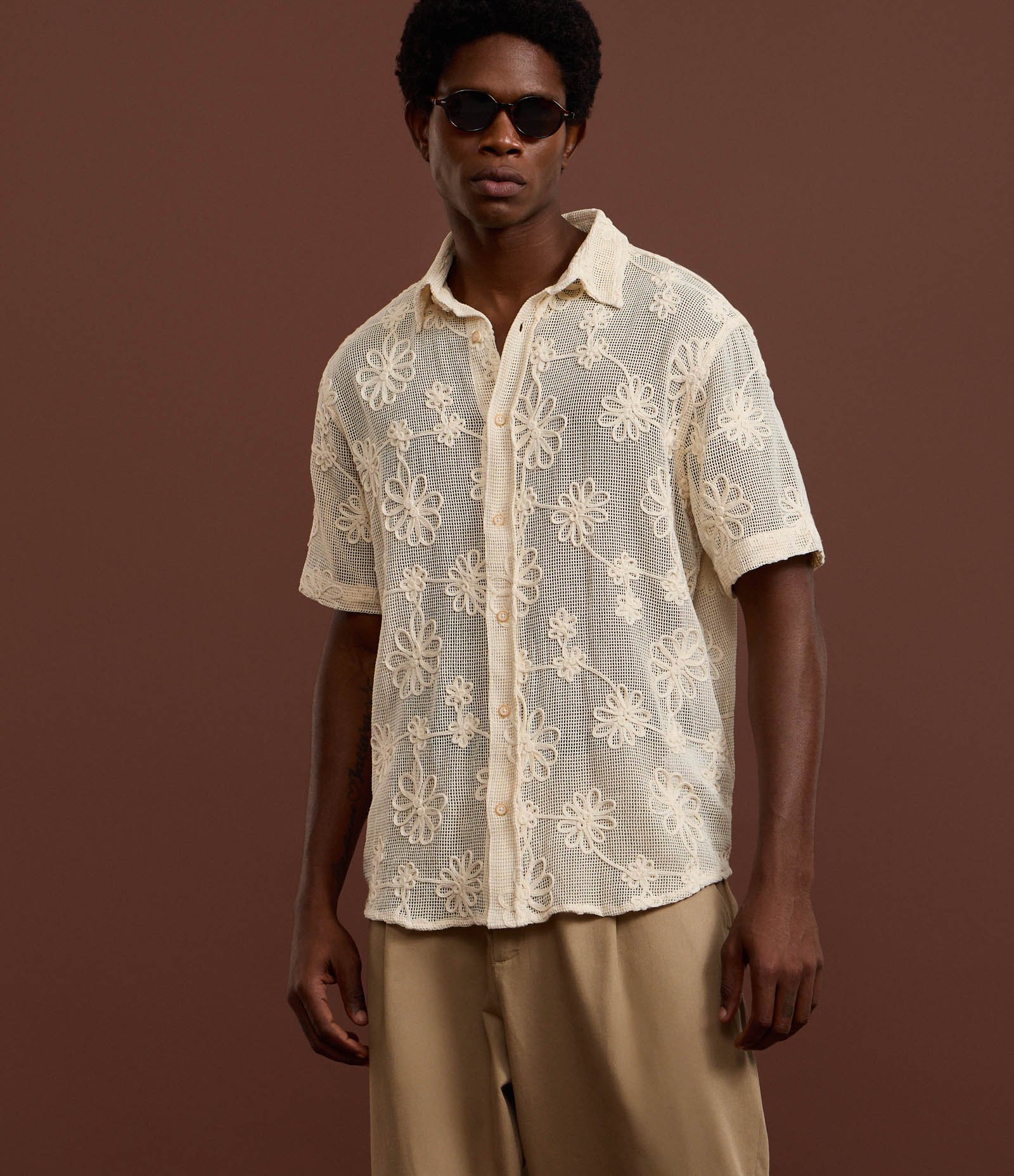 Camisa em Algodão com Tela Bordado em Floral Bege 5