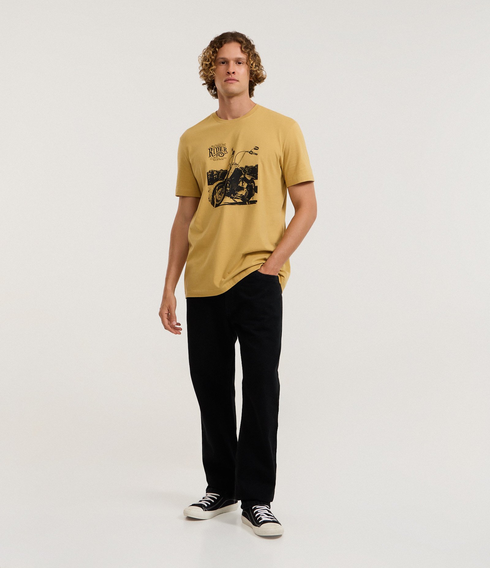Camiseta Comfort em Algodão com Estampa de Moto Amarelo 2