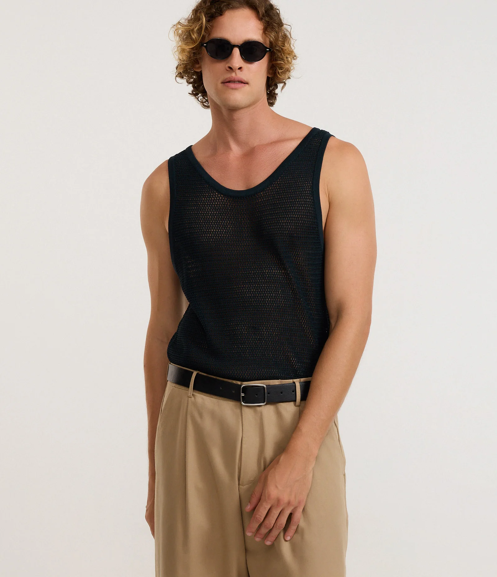 Regata com Efeito Crochê e Gola Redonda Preto 1