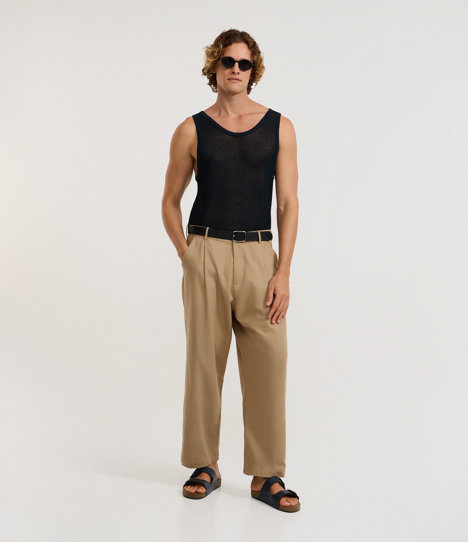 Regata com Efeito Crochê e Gola Redonda Preto 4