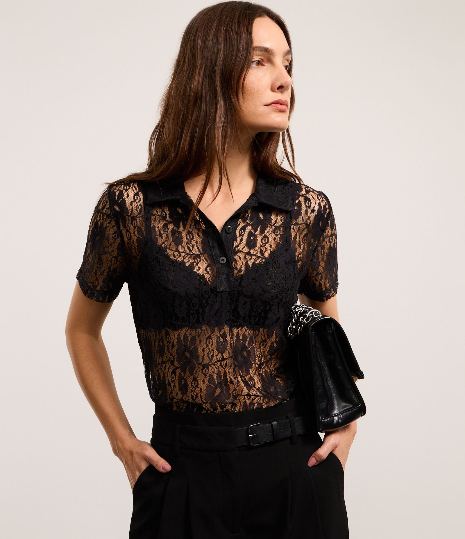 Blusa em Renda com Gola Polo e Textura Floral Preto 1