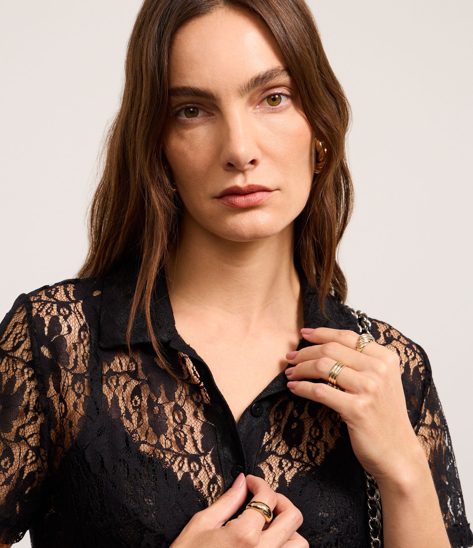 Blusa em Renda com Gola Polo e Textura Floral Preto 3
