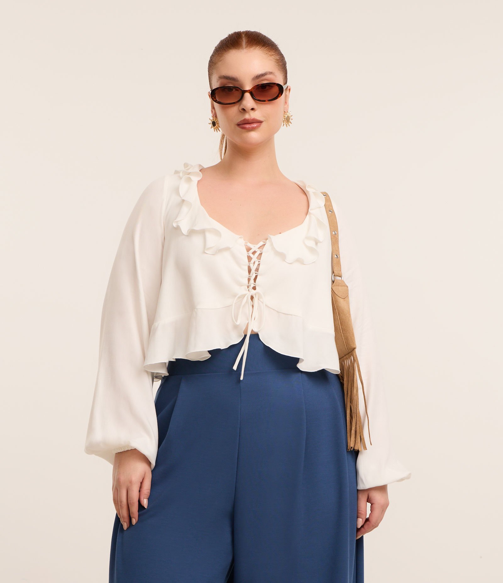 Blusa em Viscose com Amarração Frontal e Babados Curve & Plus Size Branco 1