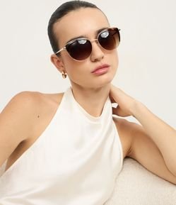 Óculos de Sol Gateado com Hastes Tartaruga em Metal