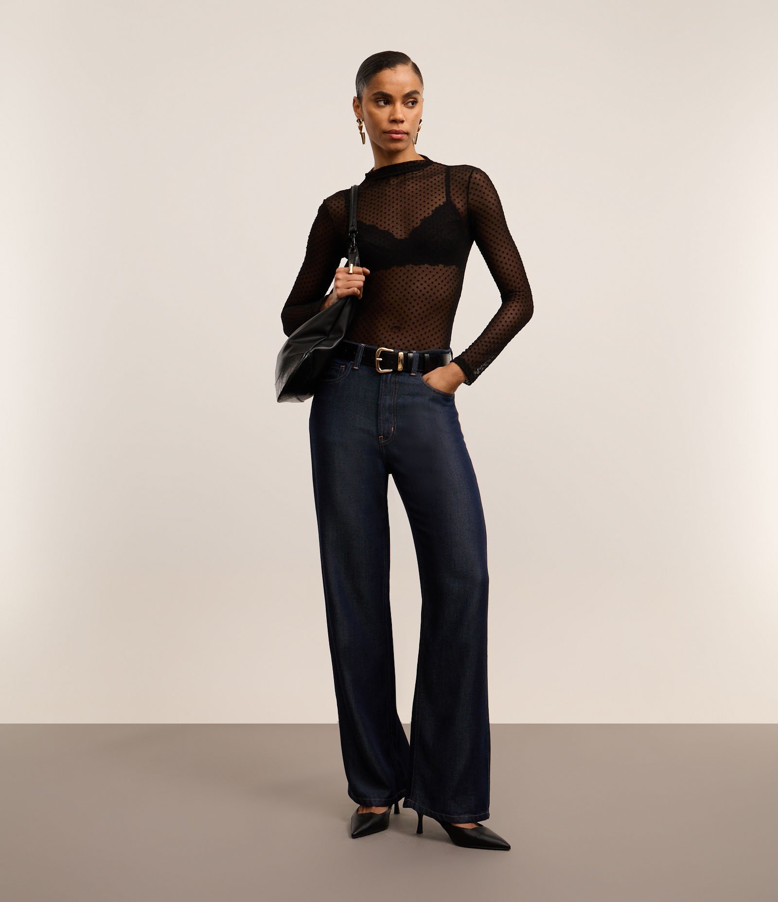 Blusa em Tule com Gola Alta e Textura Poá Flocada Preto 2