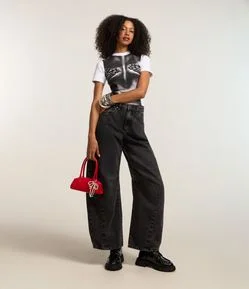 Calça Barrel em Jeans com Recortes na Barra