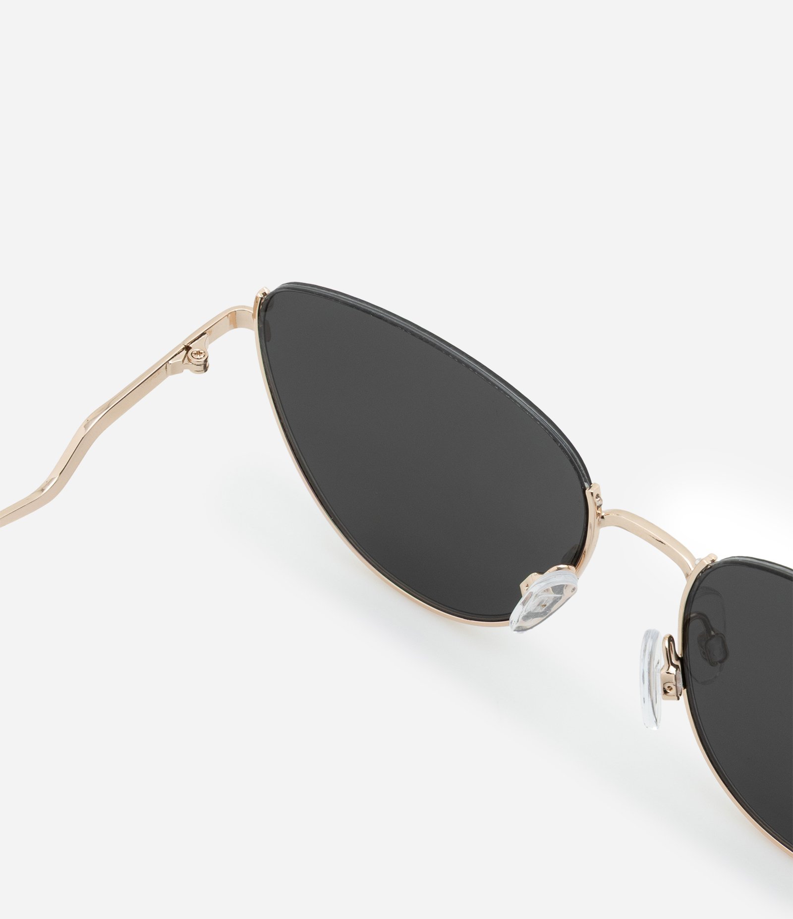 Óculos de Sol Gateado em Metal com hastes Fina em Tartaruga Dourado 3