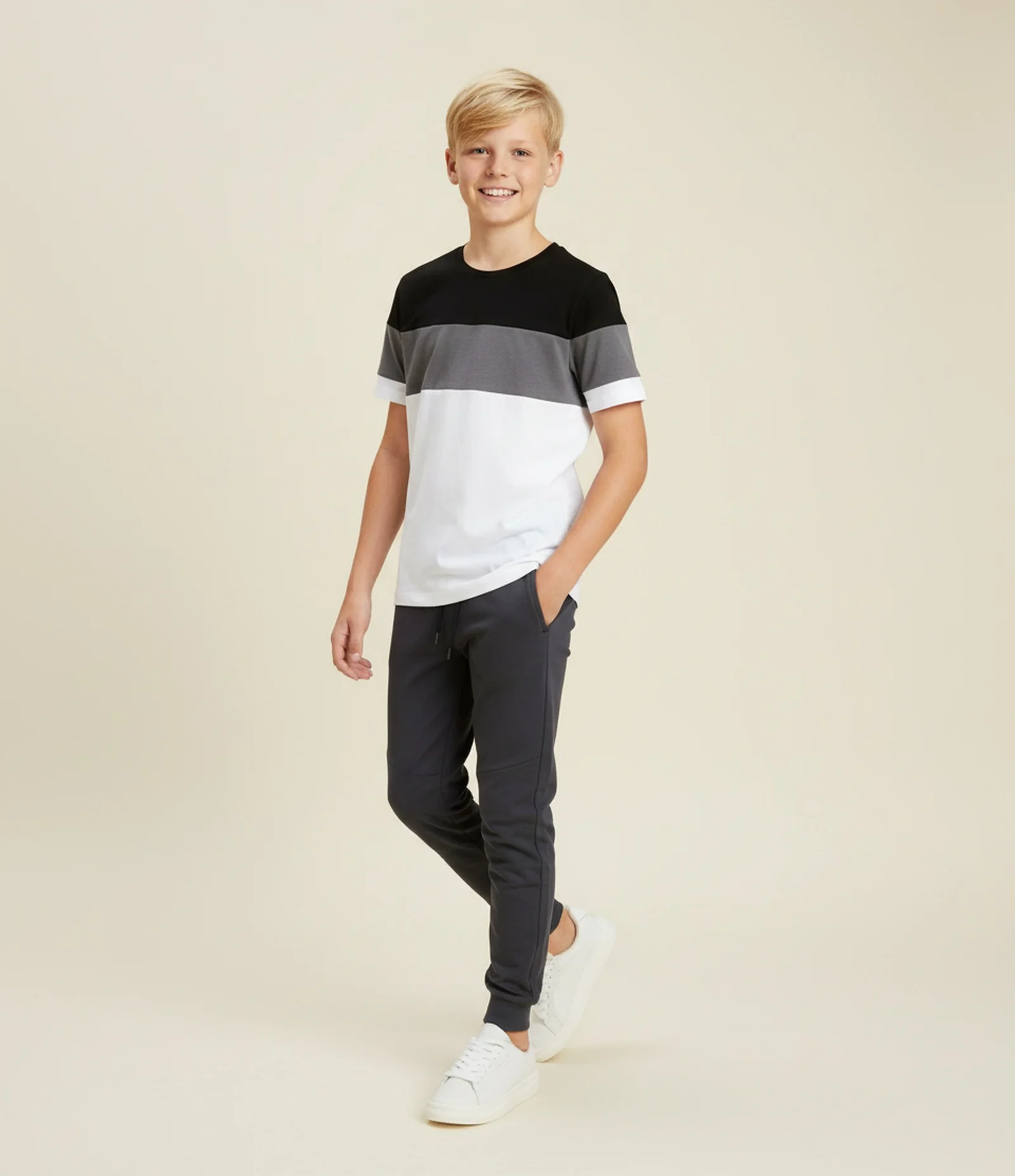 Calça Infantil em Moletom com Bolso - Tam 5 a 14 Anos Cinza 1