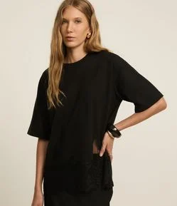 Camiseta Boxy em Algodão com Renda na Barra