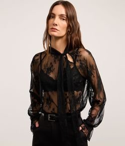 Blusa em Renda com Gola Laço e Frufru no Punho