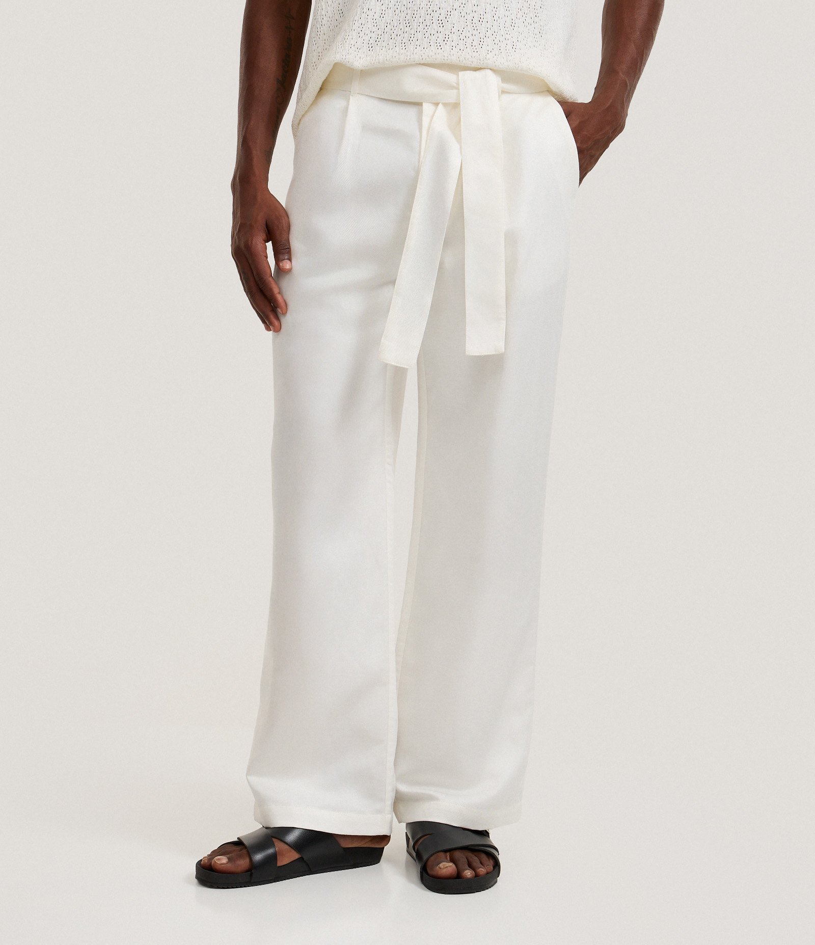 Calça Wide Leg em Liocel com Cinto Alfaiatada Branco 2