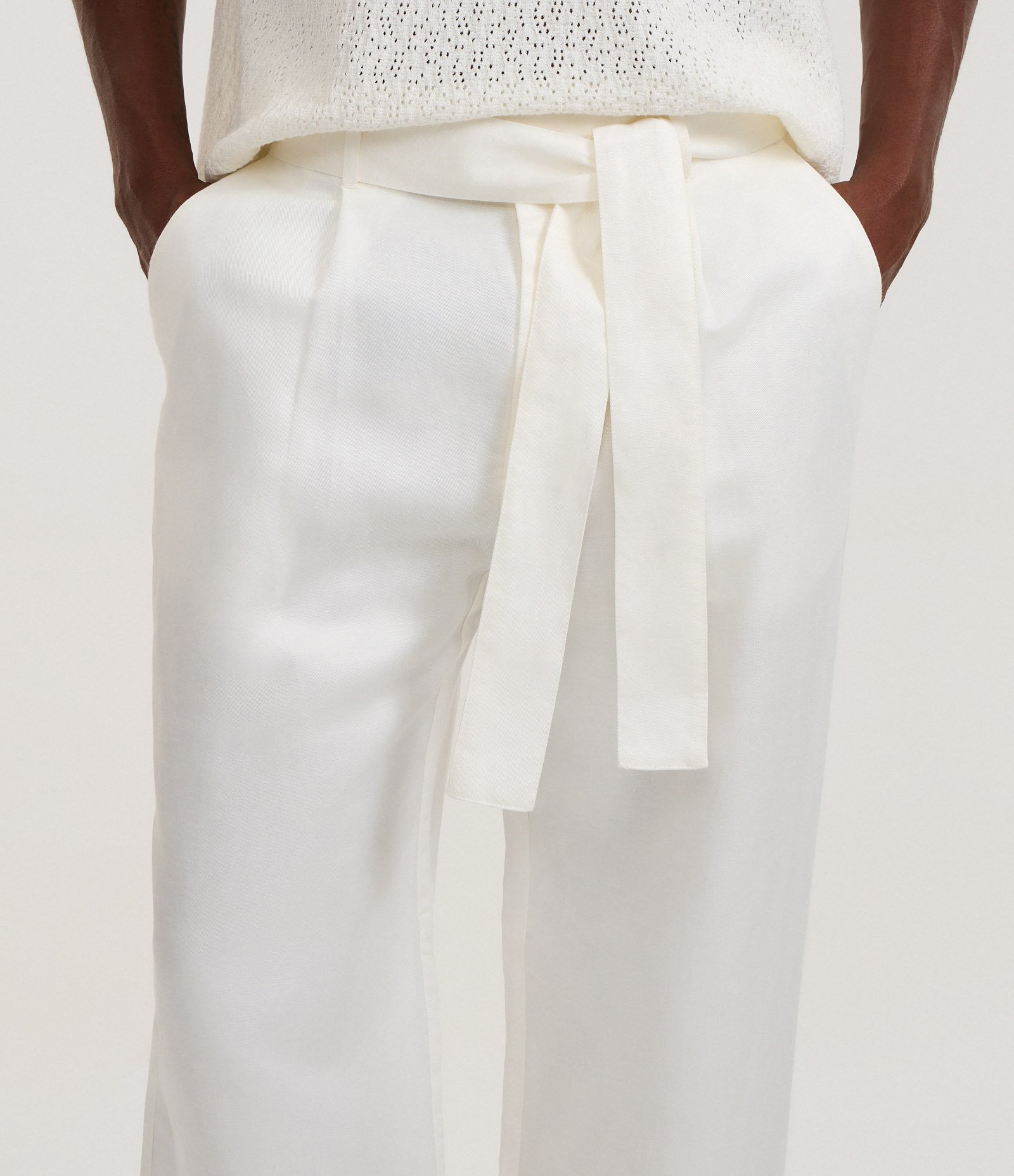 Calça Wide Leg em Liocel com Cinto Alfaiatada Branco 4