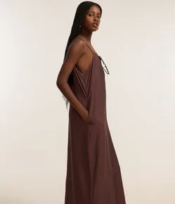 Vestido Longo e Reto em Crepe com Bolsos