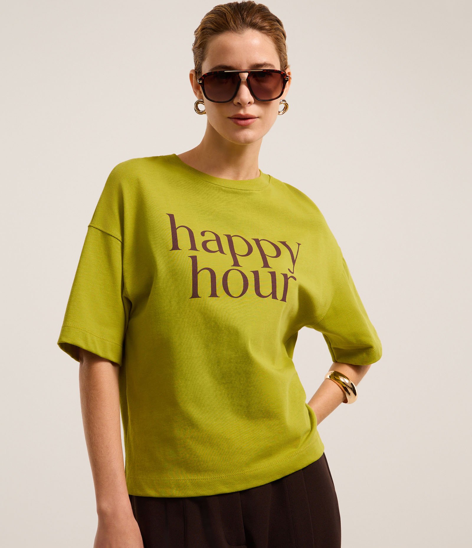 Camiseta em Malhão com Lettering Happy Hour Verde 1