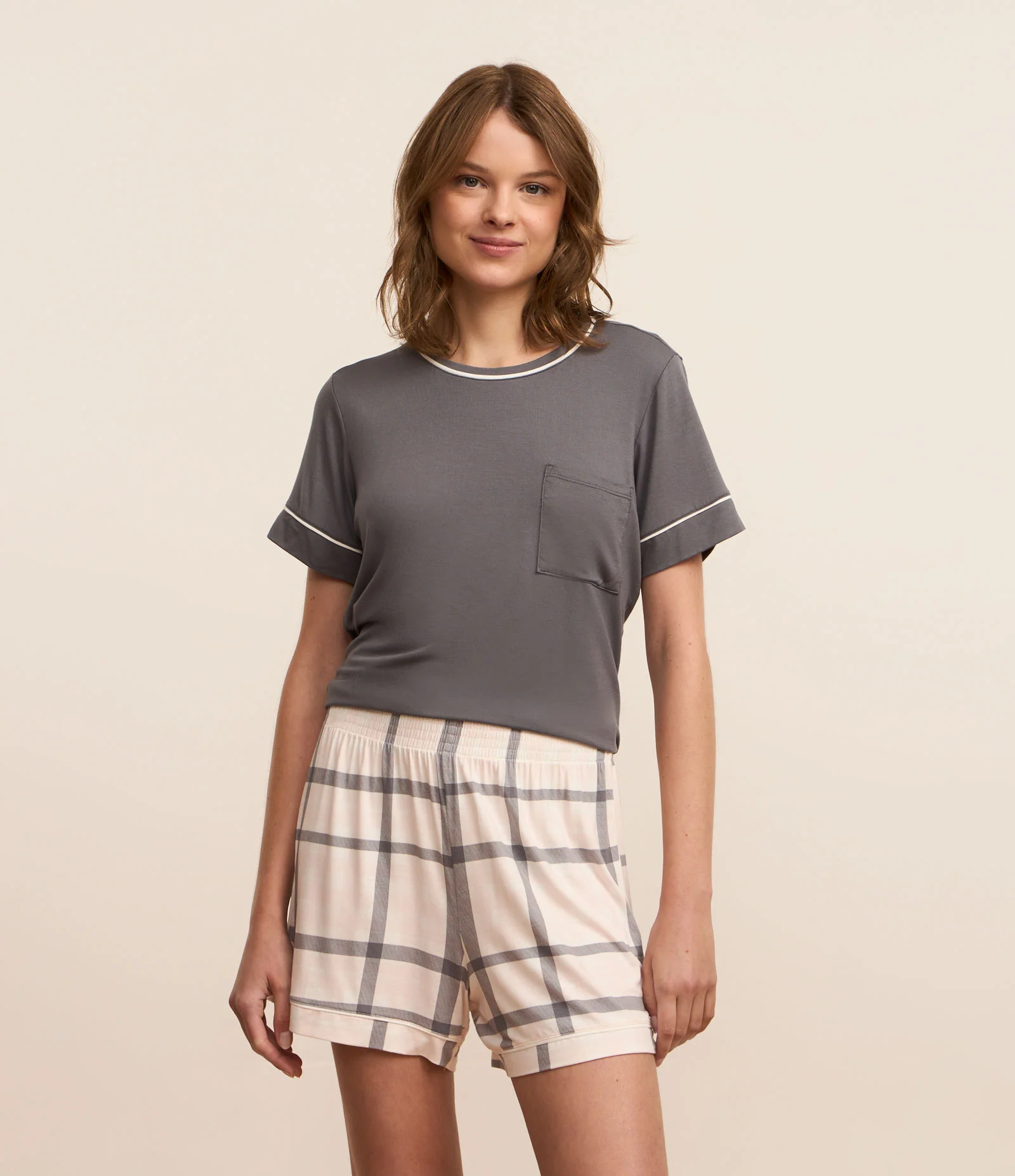 Pijama Short Doll em Viscose com Bolsinho e Short Xadrez Cinza 2